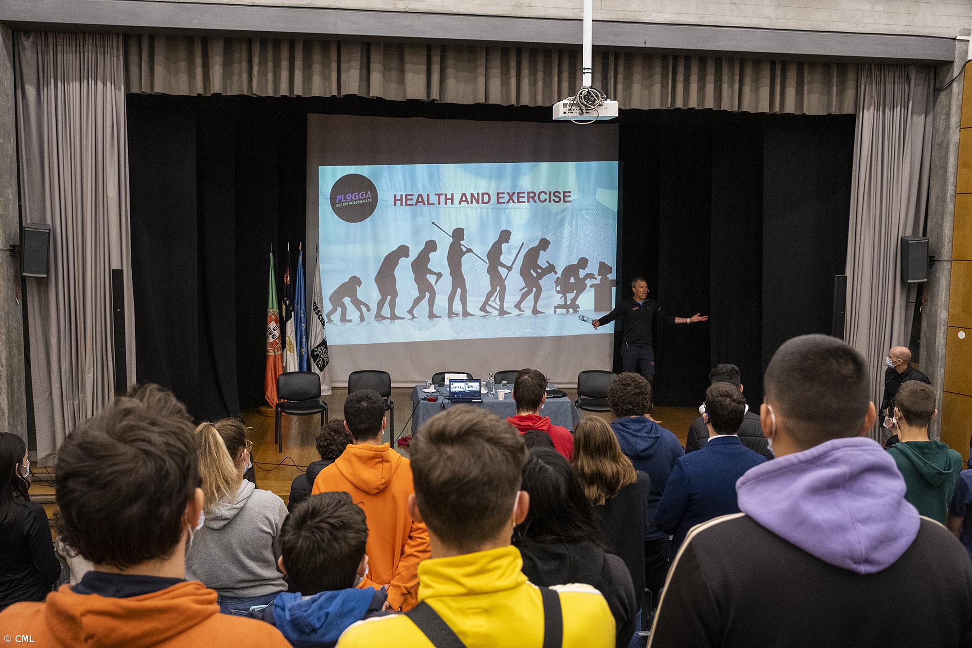 Erik Ahlström na Escola Secundária de Lagoa – Imagem 4