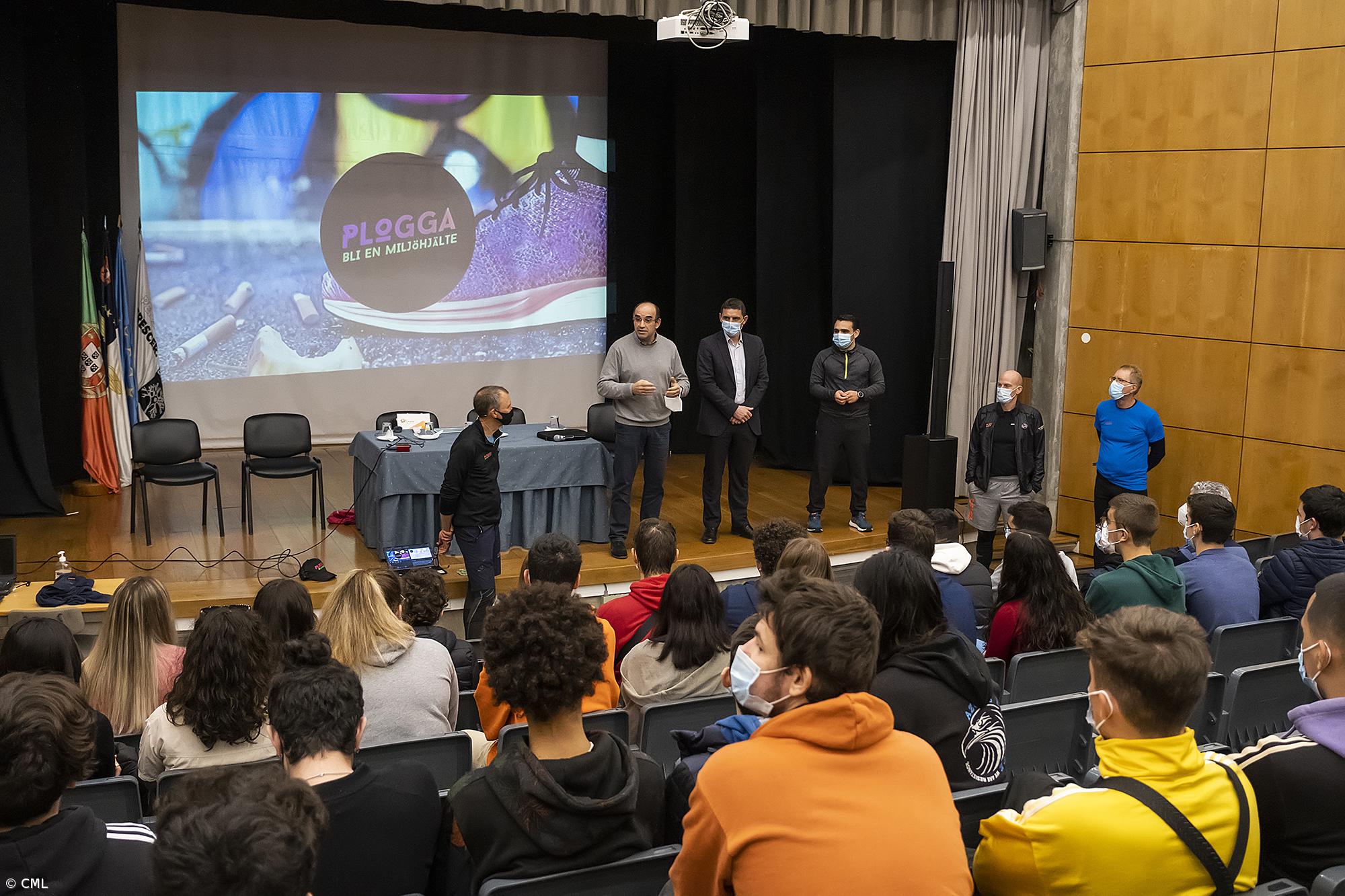 Erik Ahlström na Escola Secundária de Lagoa – Imagem 2