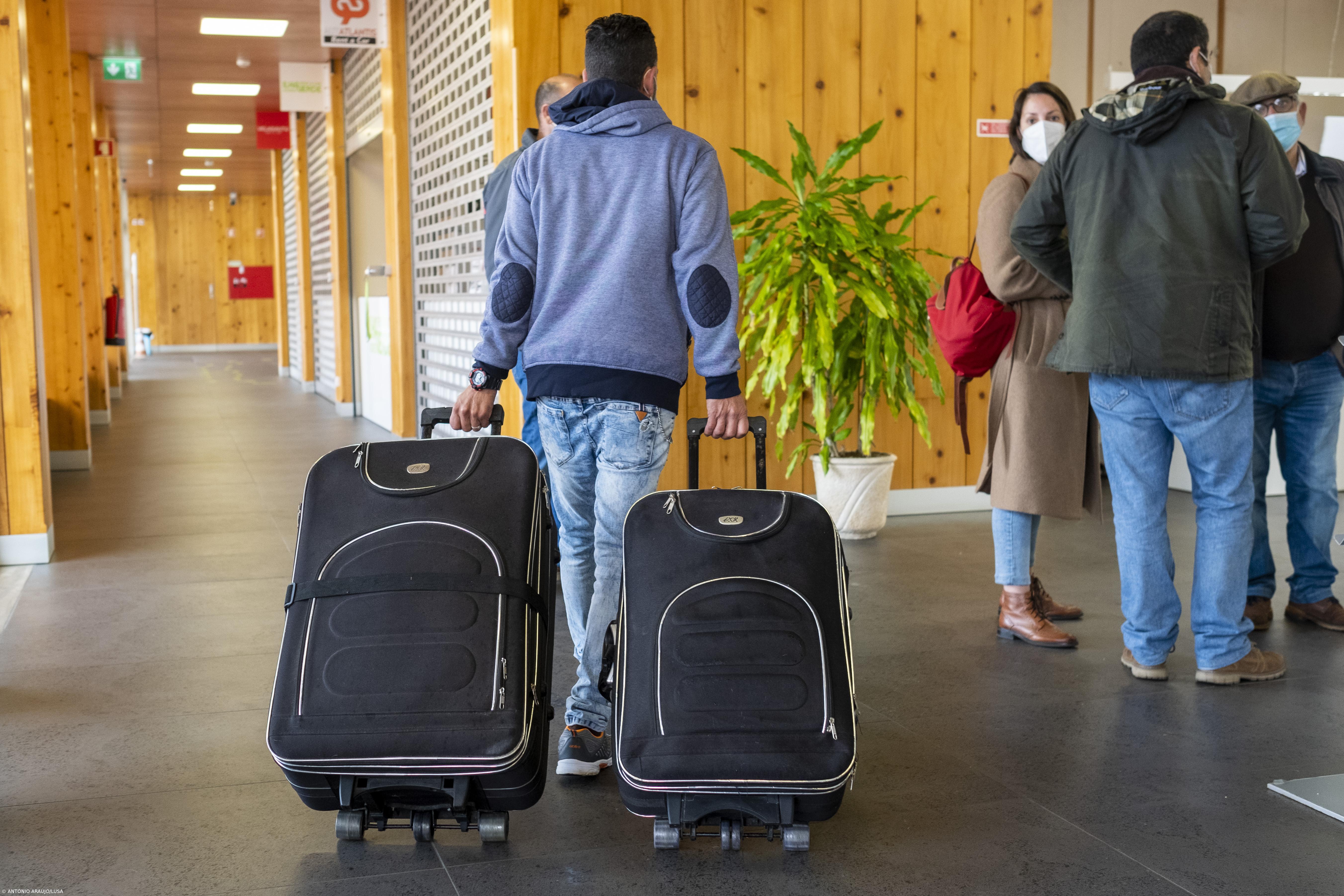 Velas está cada vez mais deserta com a população a rumar para uma “zona segura” – Imagem 1