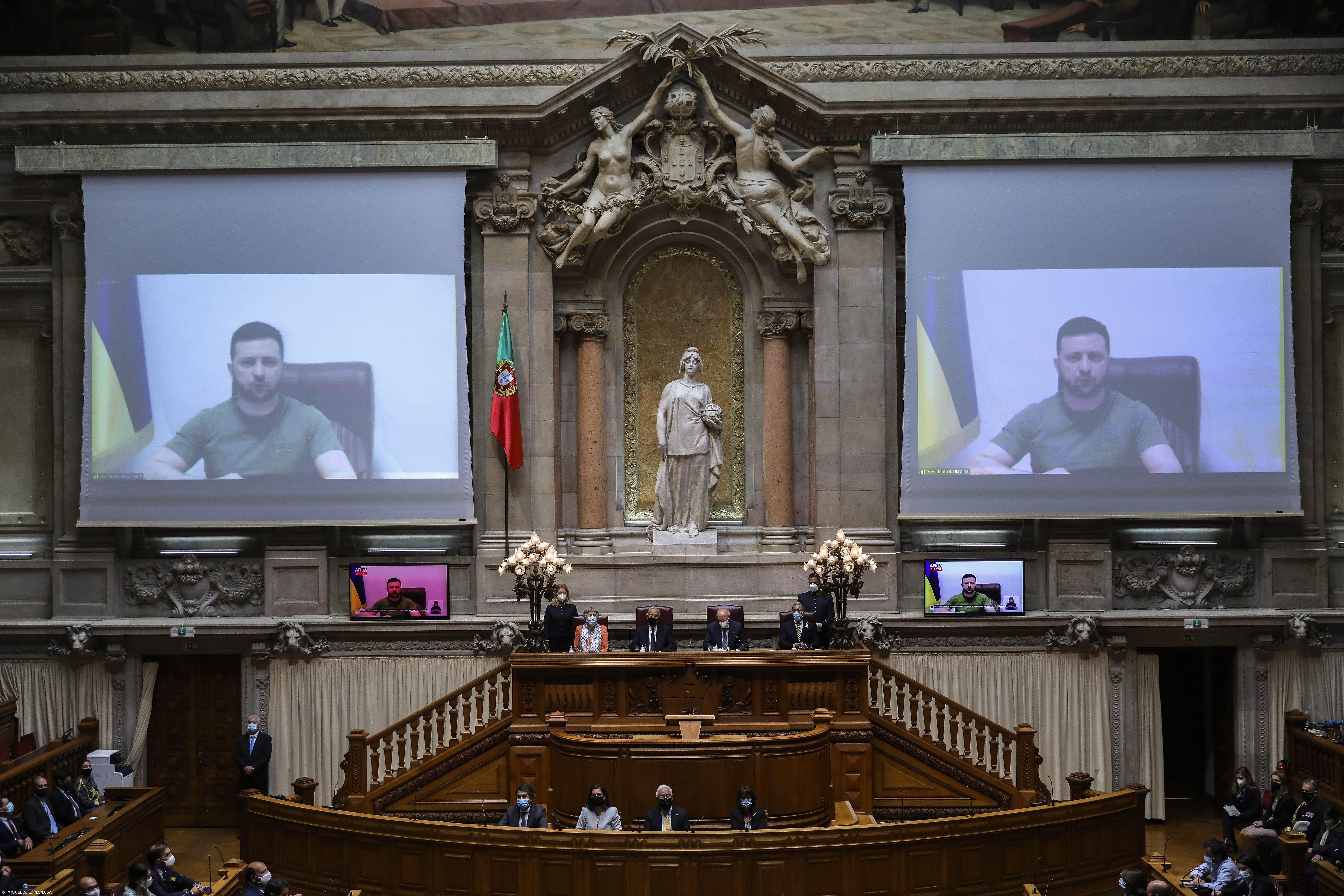 Zelensky pede a Portugal armamento pesado e reforço de sanções à Rússia – Imagem 1