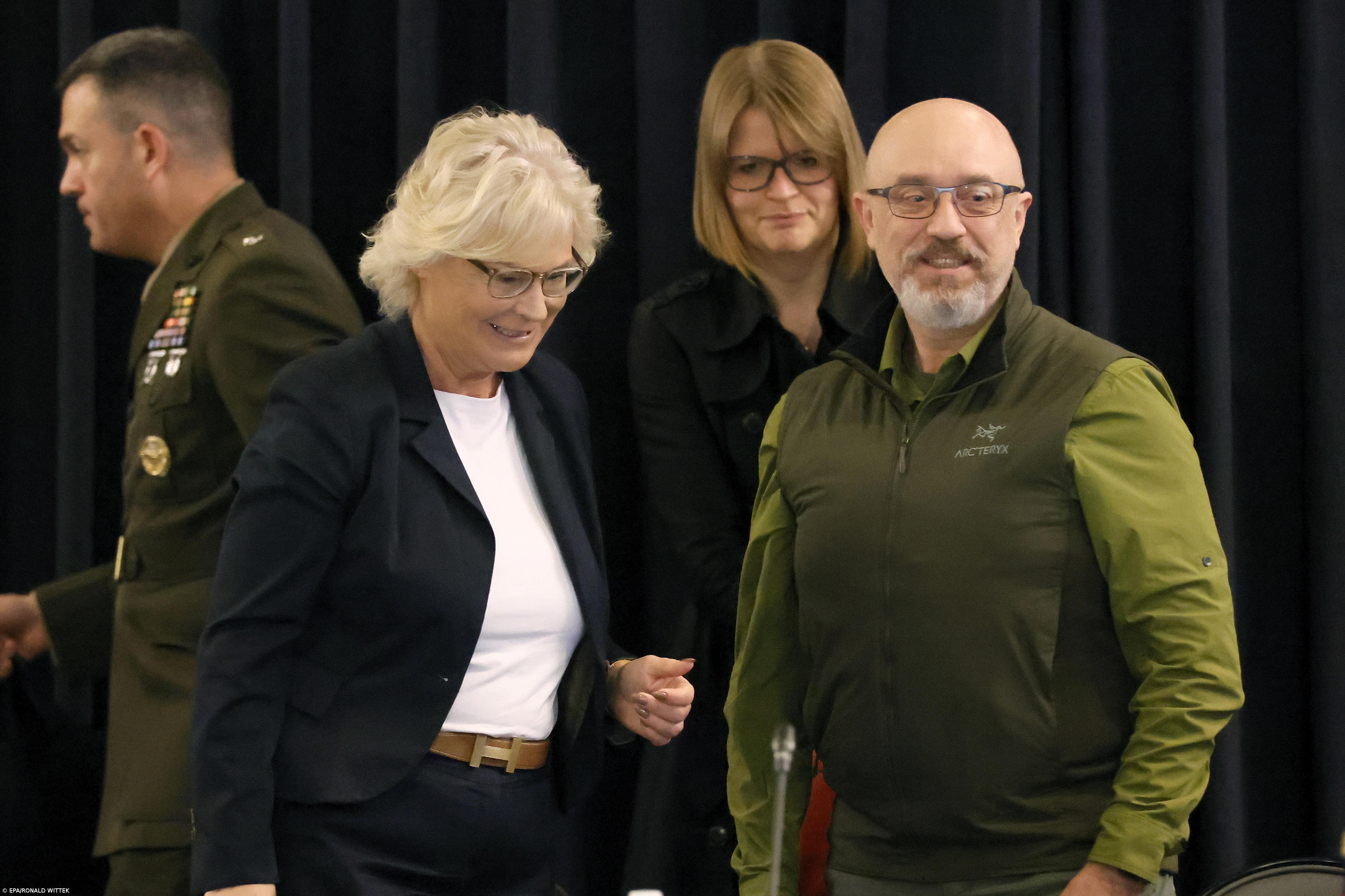 Ministra da Defesa da Alemanha apresentou a demissão – Imagem 1