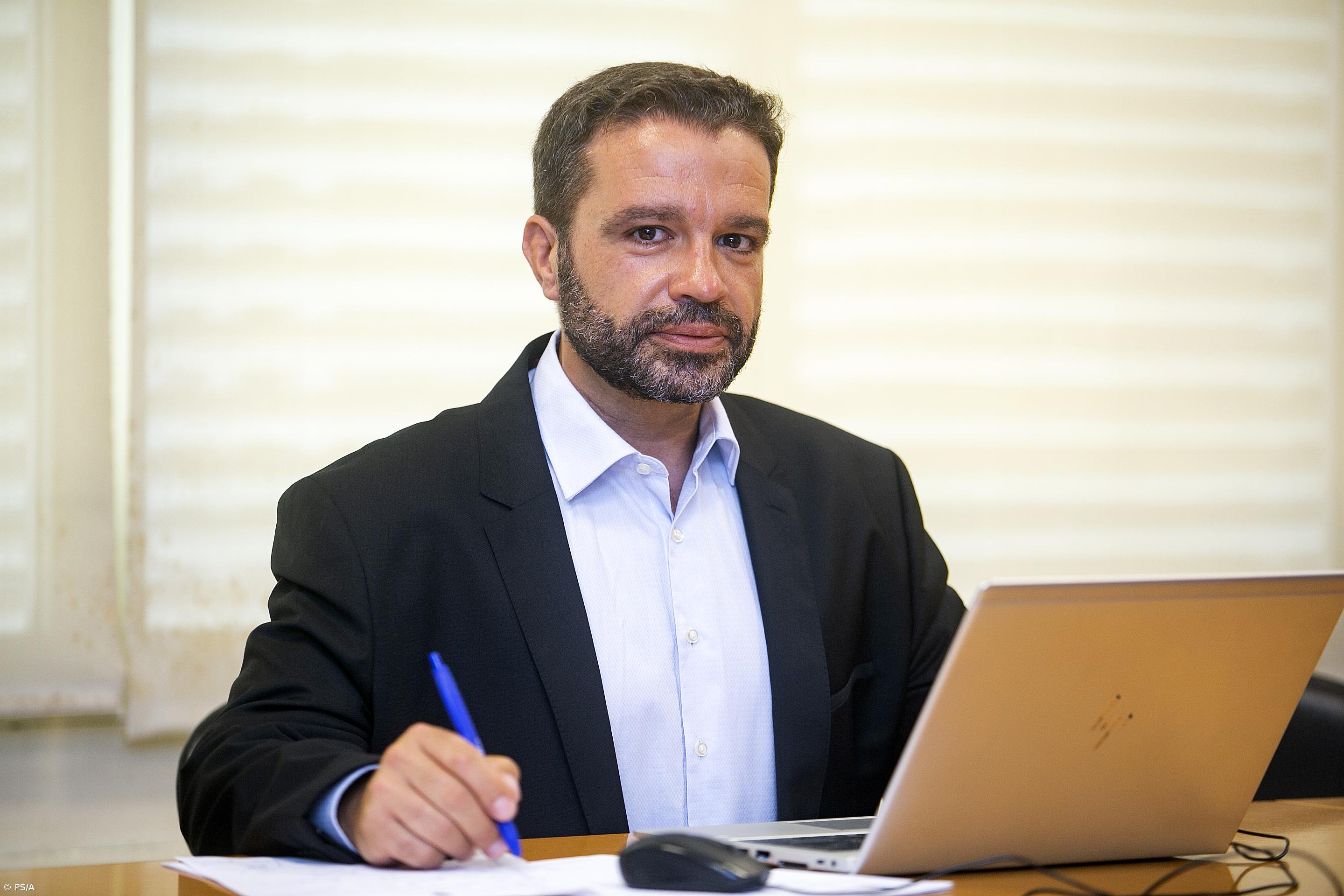 PS/Açores critica Governo Regional por "falta de regulamentação" dos TVDE – Imagem 1