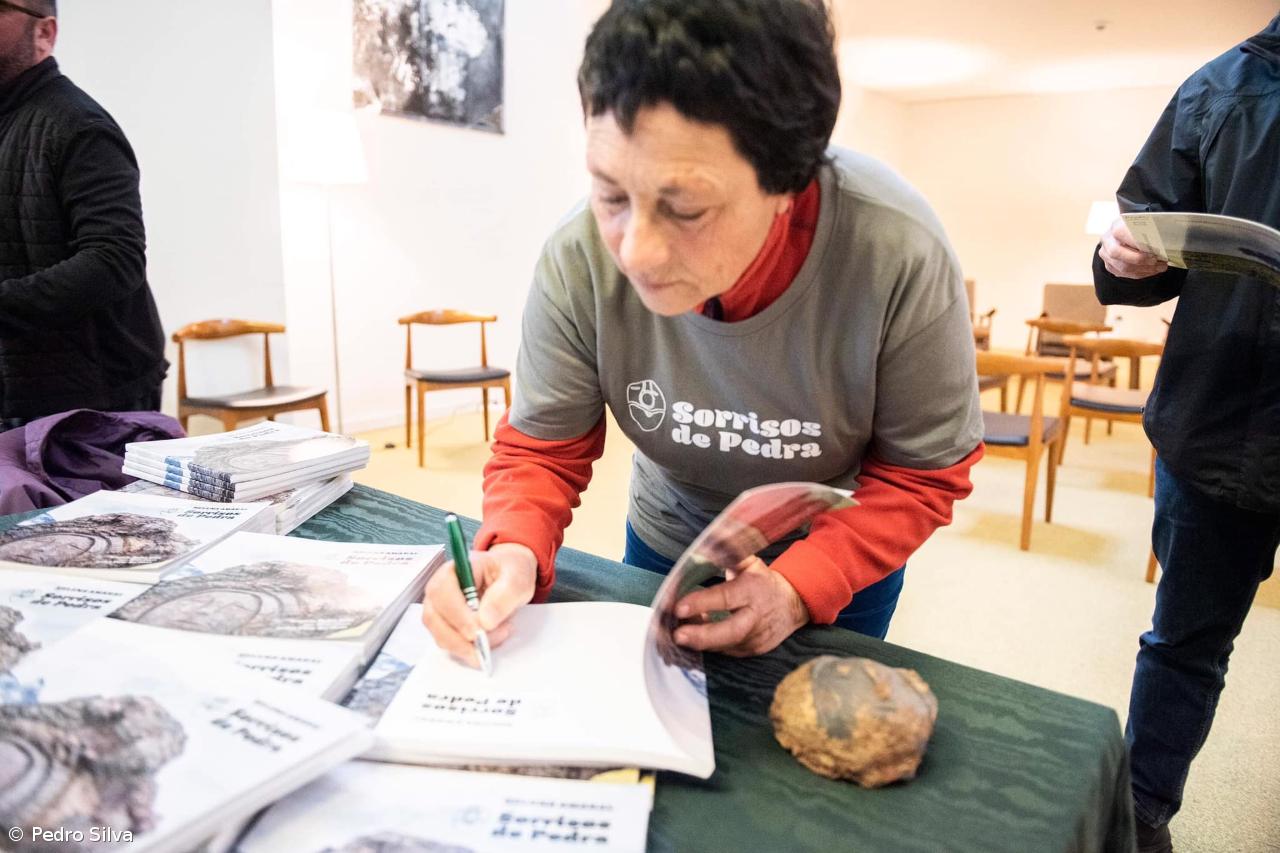 'Roteiro dos Sorrisos de Pedra' ganha livro e novas esculturas no Pico  – Imagem 1