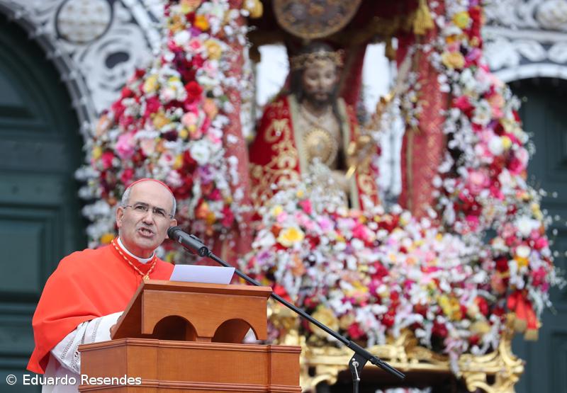 Fé e emoção no regresso do Santo Cristo às ruas de Ponta Delgada – Imagem 1