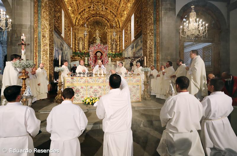 Fé e emoção no regresso do Santo Cristo às ruas de Ponta Delgada – Imagem 8