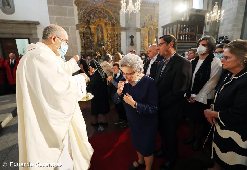 Fé e emoção no regresso do Santo Cristo às ruas de Ponta Delgada – Imagem 9