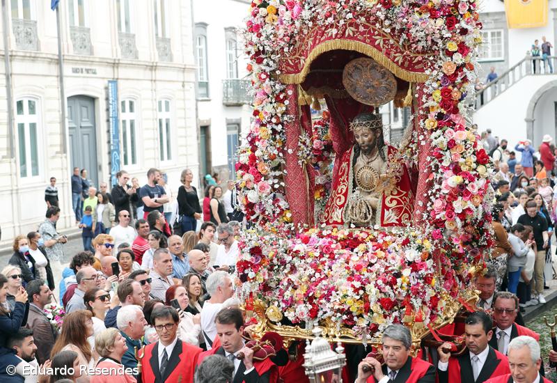 Fé e emoção no regresso do Santo Cristo às ruas de Ponta Delgada – Imagem 6