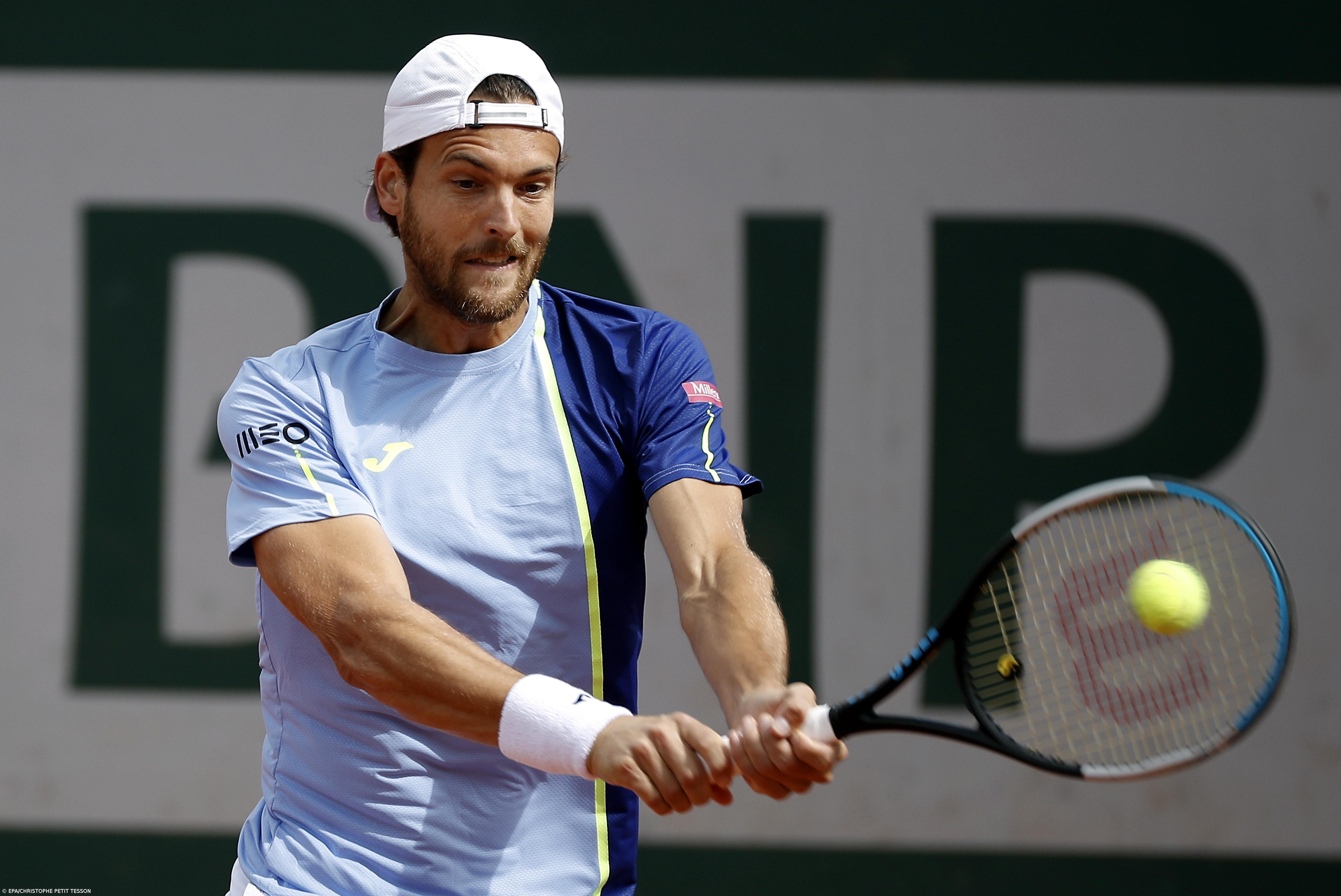 Tenista português João Sousa nos 'oitavos' do torneio de Kitzbuhel – Imagem 1