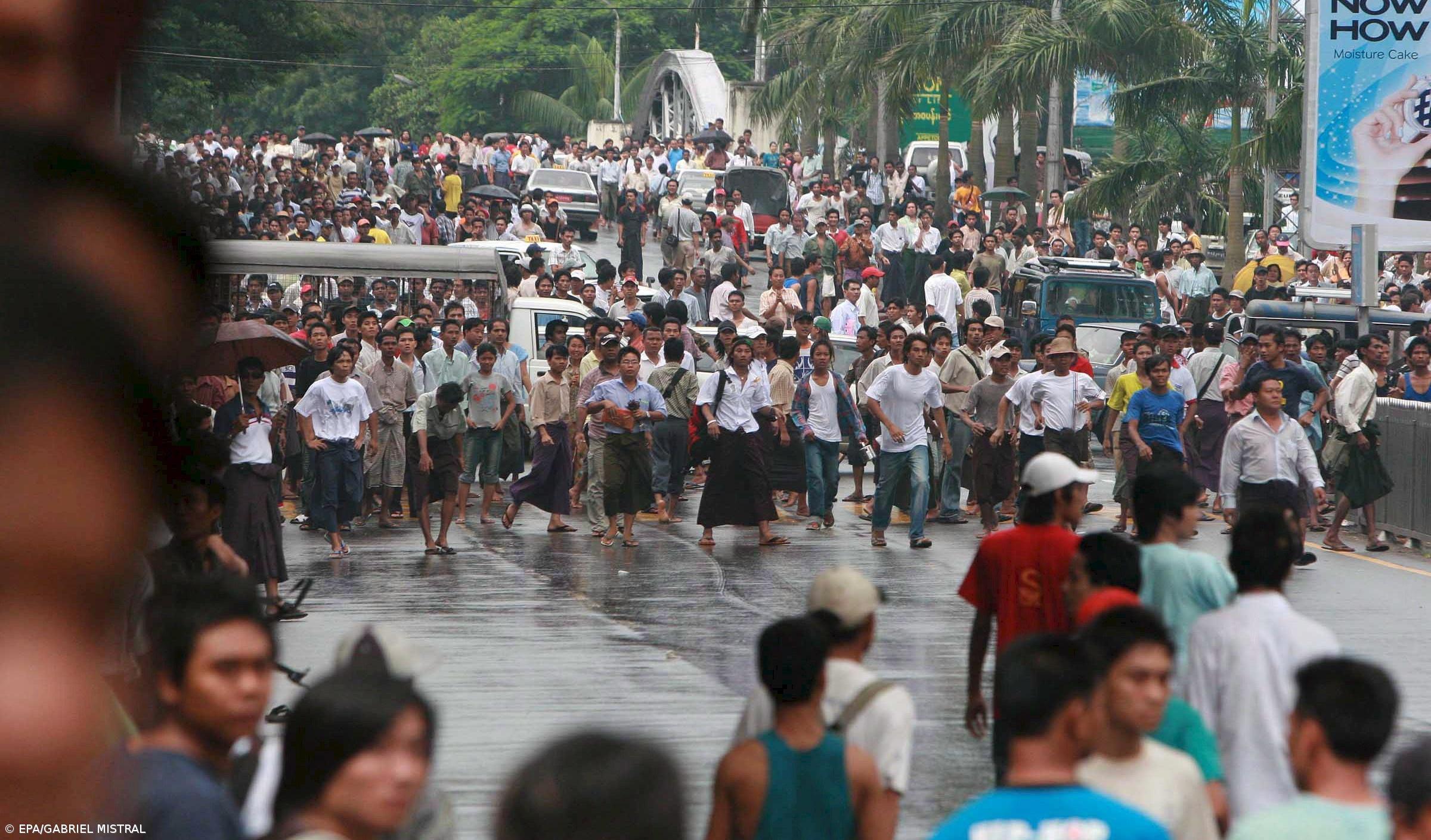 Exército dispara para dispersar manifestantes  – Imagem 1