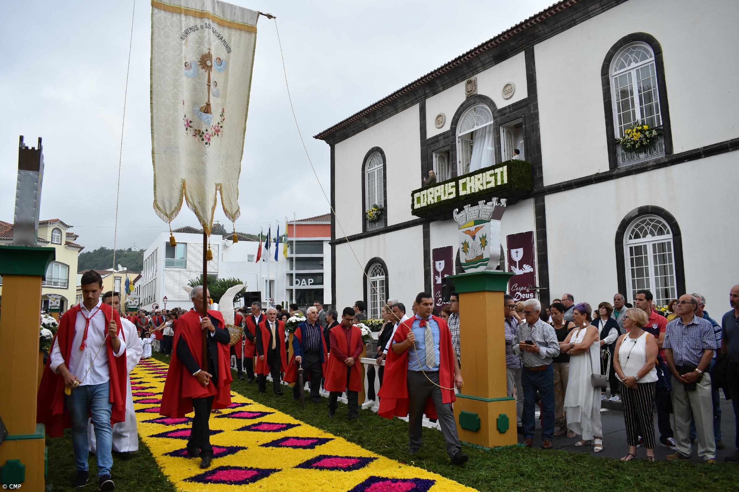 Procissão do Corpo de Deus acontece dia 16 de junho na Povoação – Imagem 1