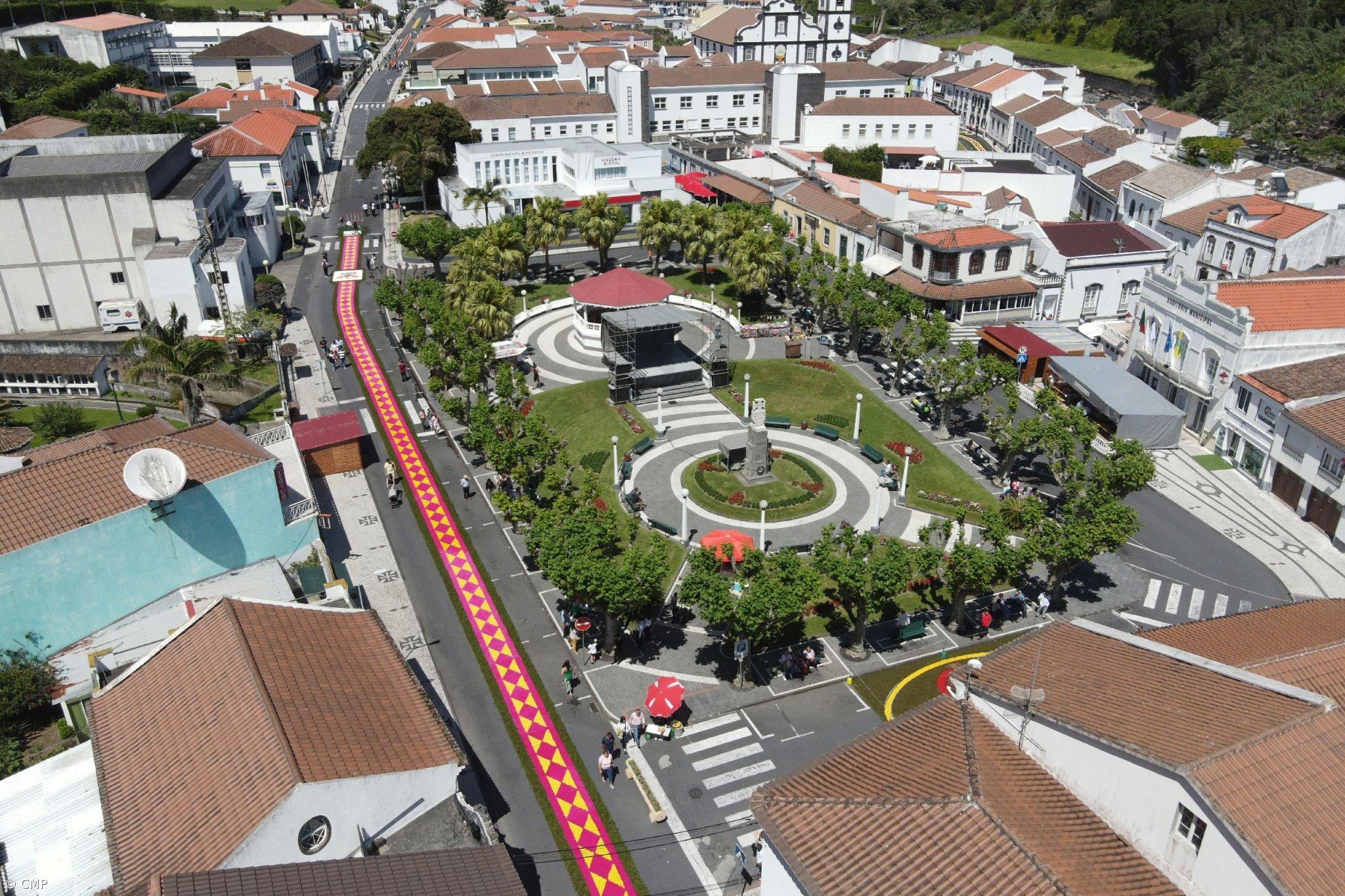 Autarquia da Povoação fecha jardim municipal ao trânsito – Imagem 1