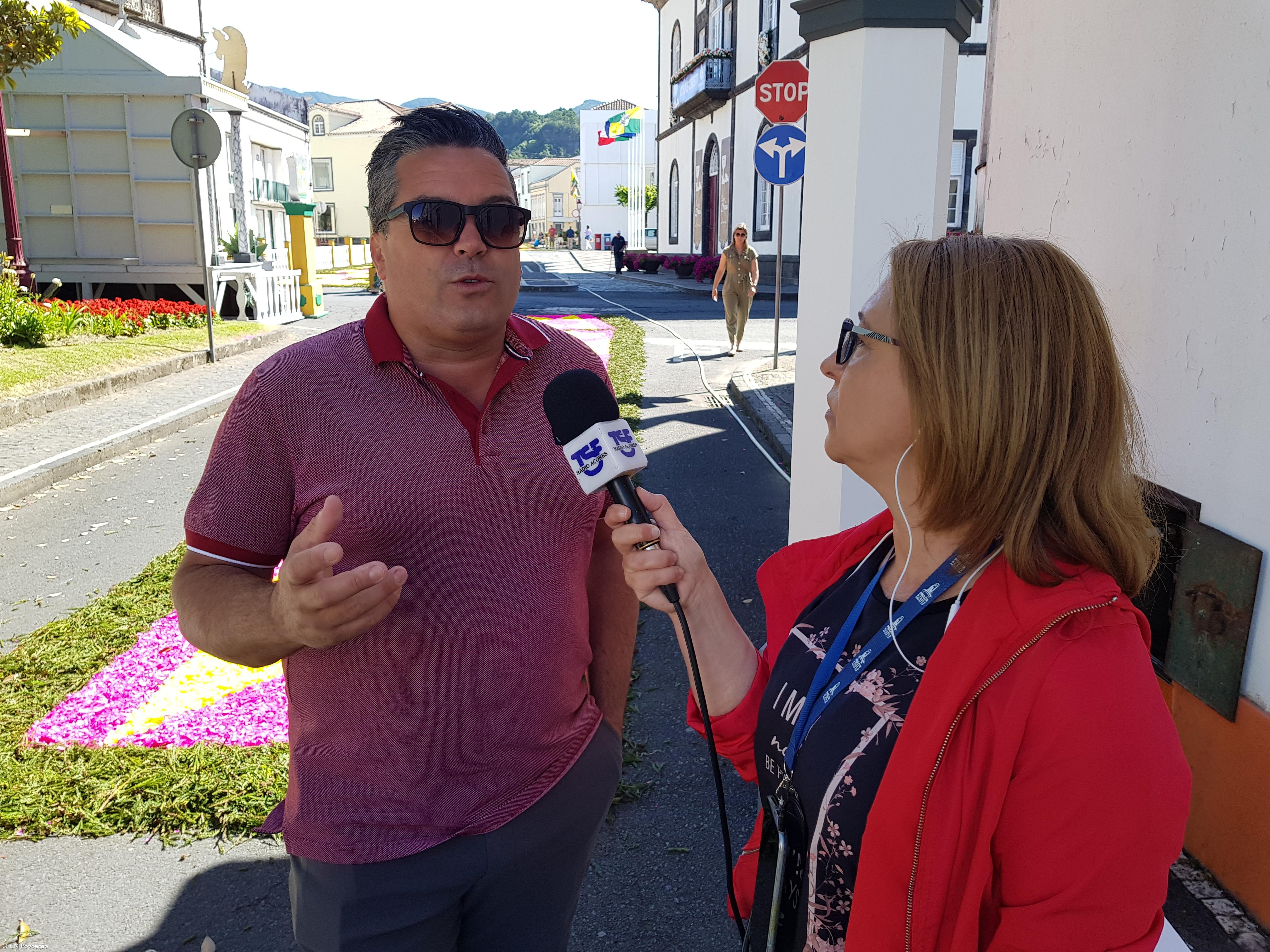 Centenas foram à Povoação ver as Festas do Corpo de Deus – Imagem 1