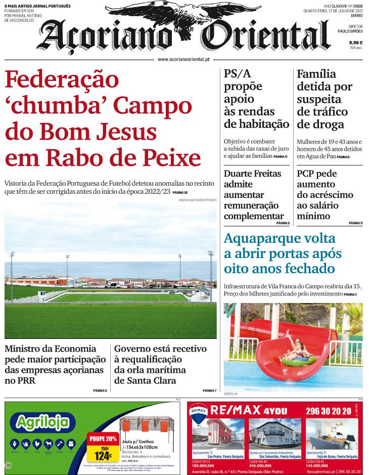 "Federação 'chumba' Campo do Bom Jesus em Rabo de Peixe" é a manchete do Açoriano Oriental – Imagem 1