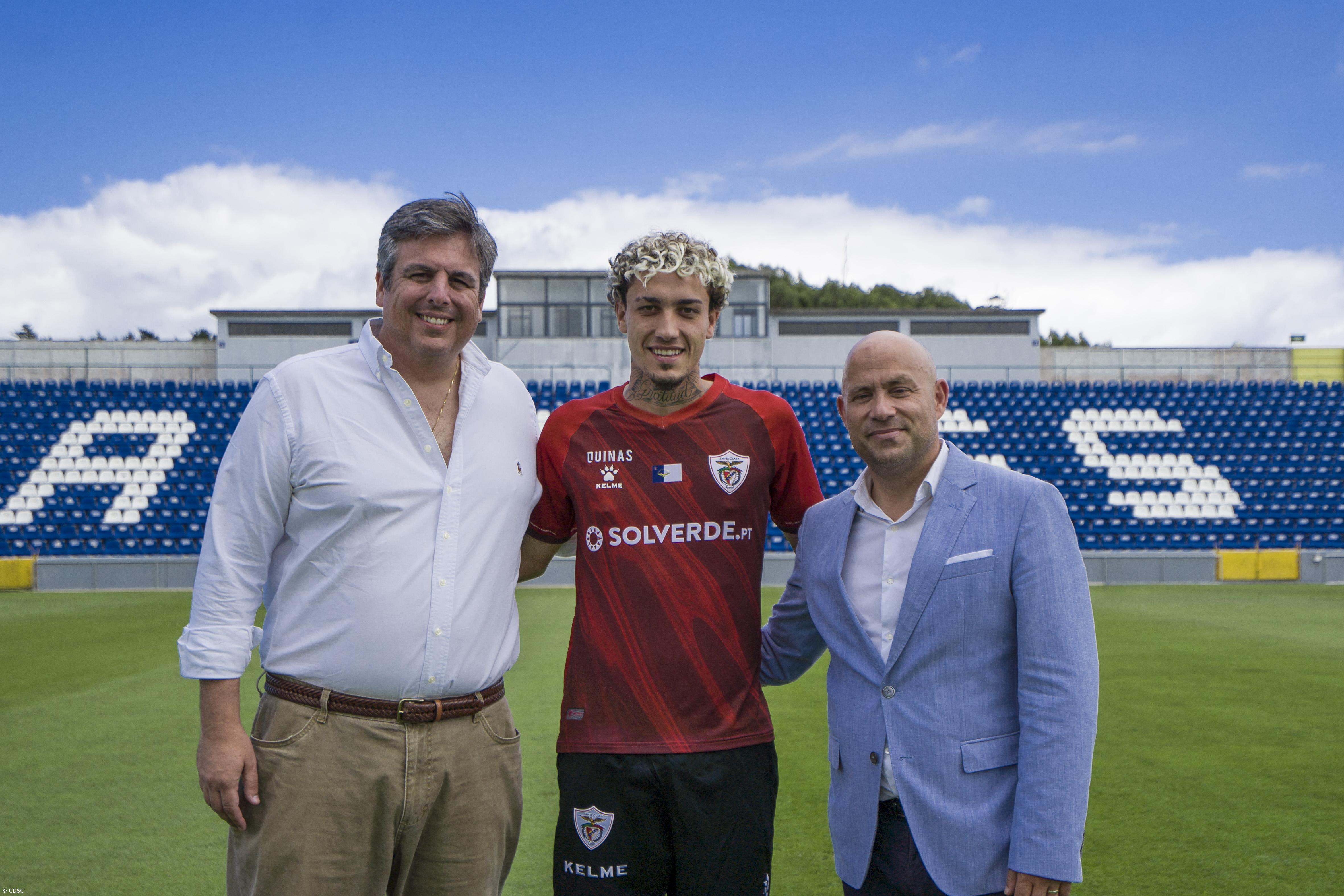 Médio Victor Bobsin deixa Grémio e assina por três épocas com o Santa Clara – Imagem 1