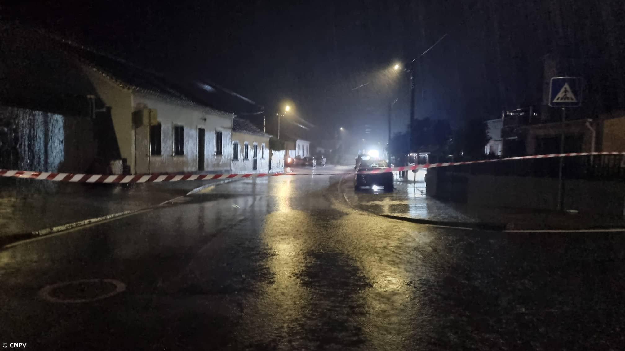 Abastecimento de água já foi reposto e vias estão transitáveis na Praia da Vitória – Imagem 1