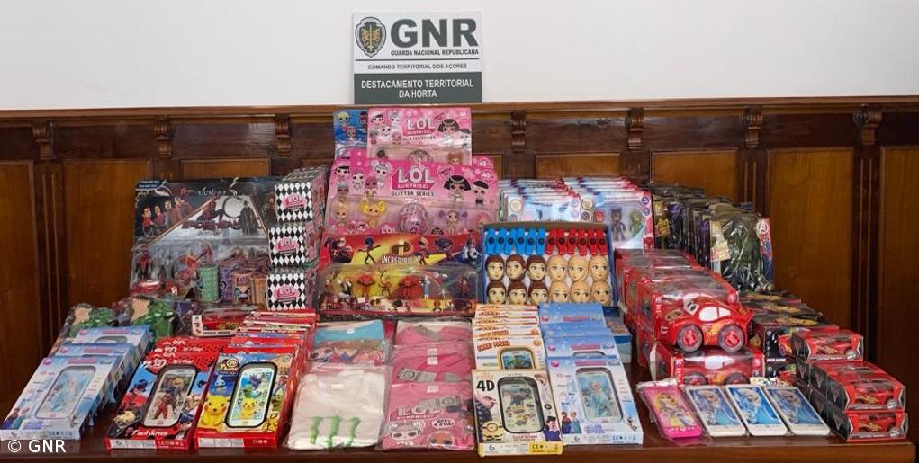 Apreensão de artigos contrafeitos na Horta – Imagem 1