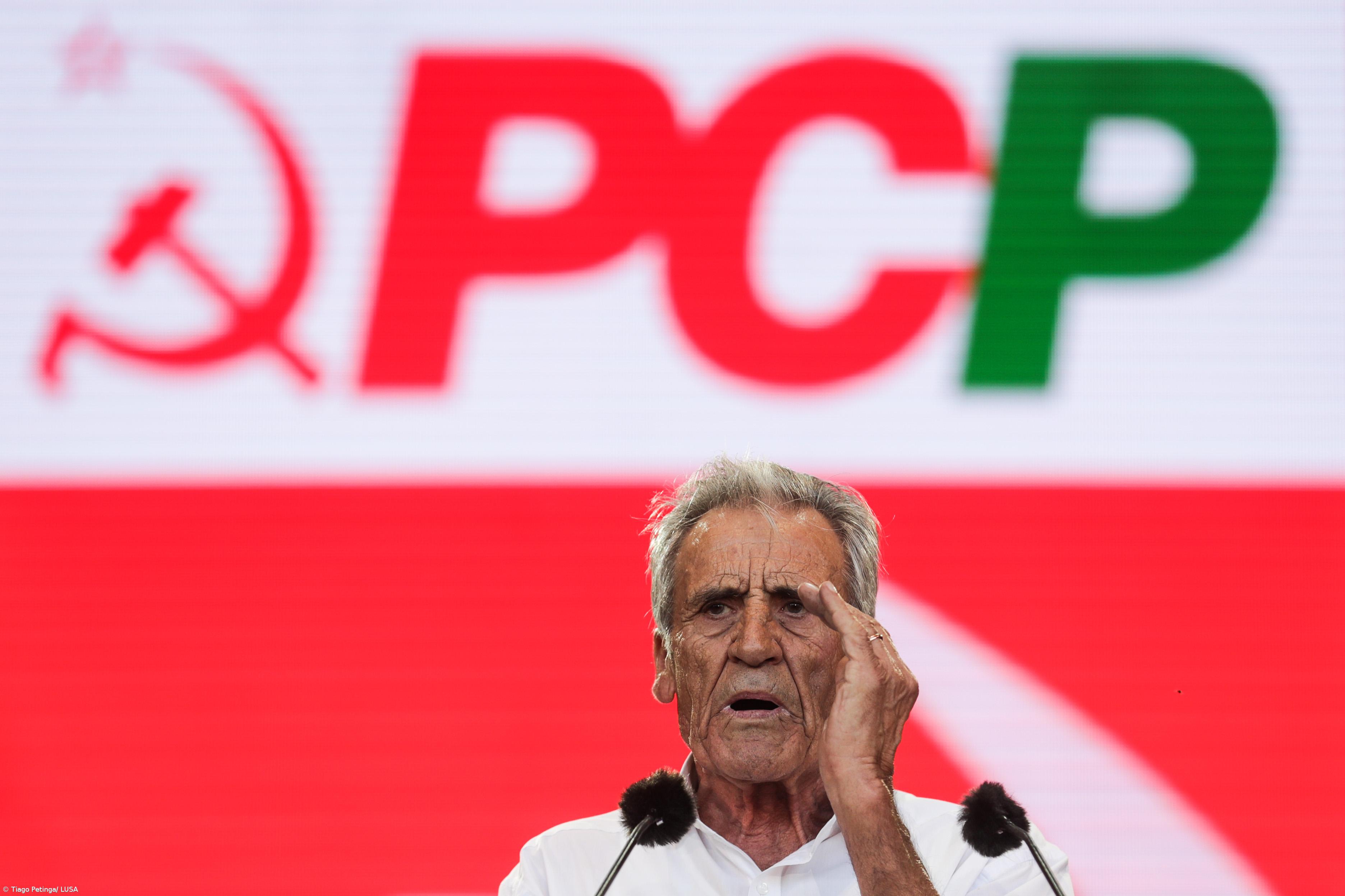 Militantes despedem-se de Jerónimo de Sousa com ovação de cerca de sete minutos – Imagem 1