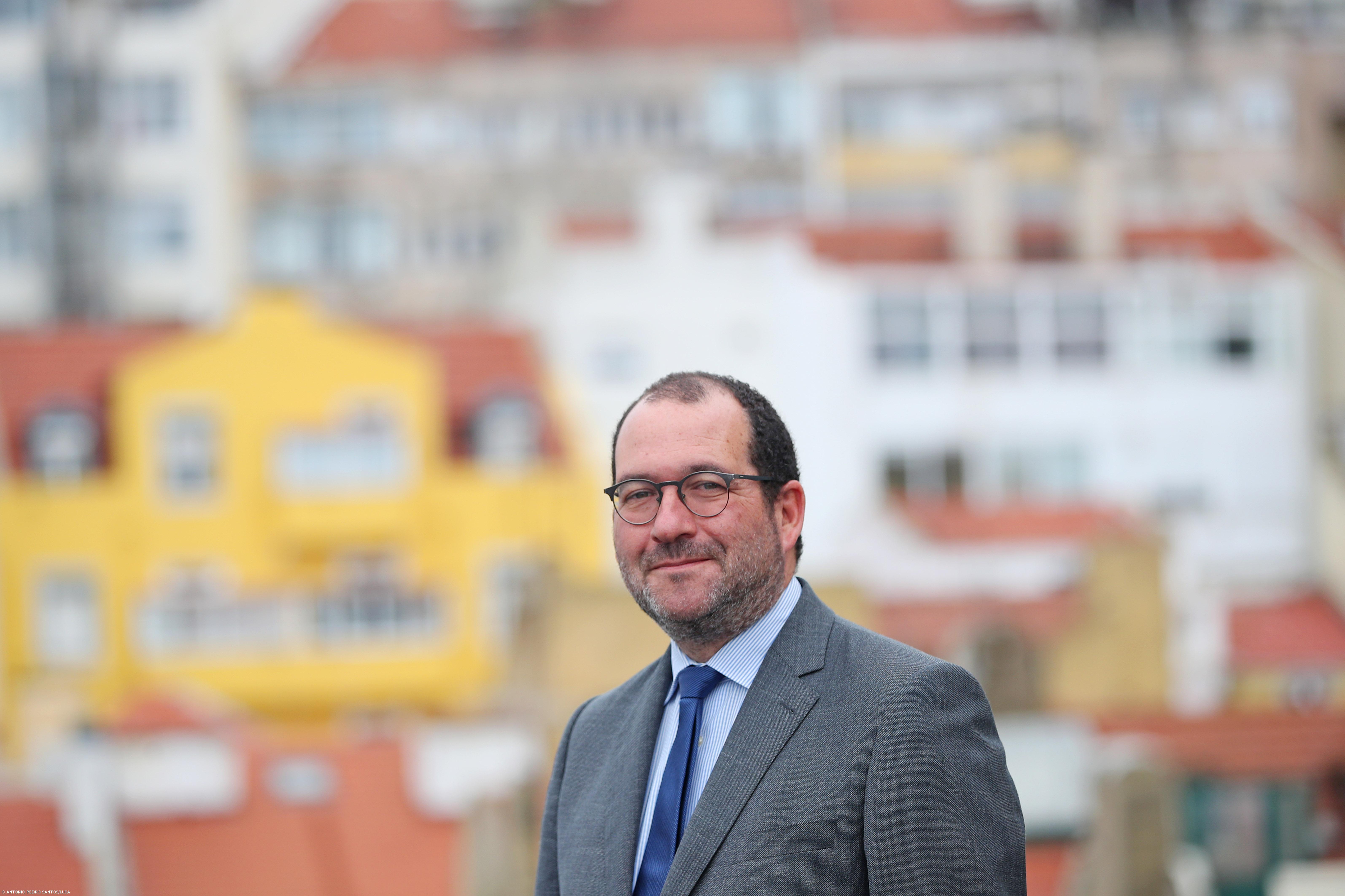 Ministro da Educação compromete-se a não congelar carreira de professores – Imagem 1