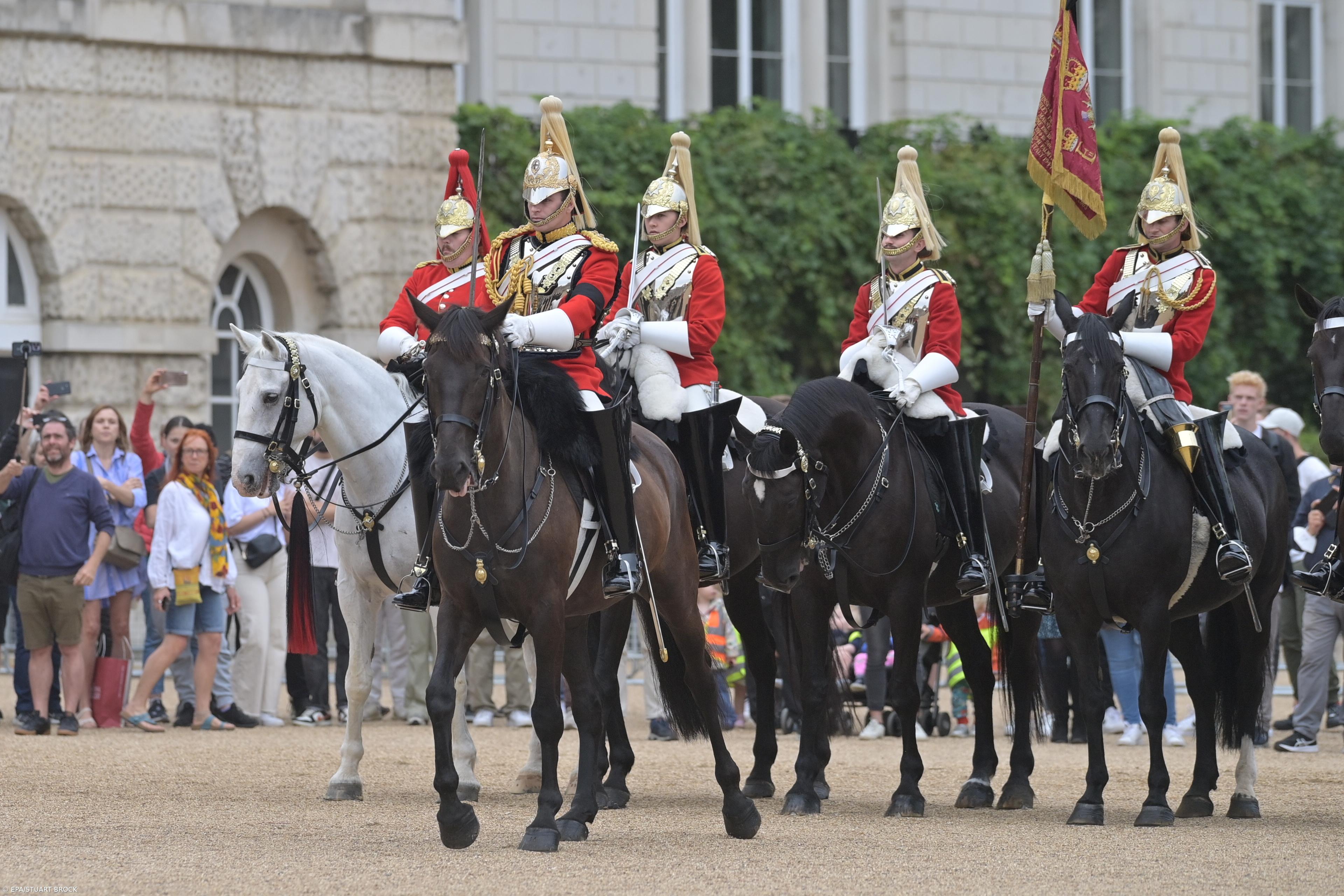 Londres engalanada para receber corpo e preparada para multidões – Imagem 1