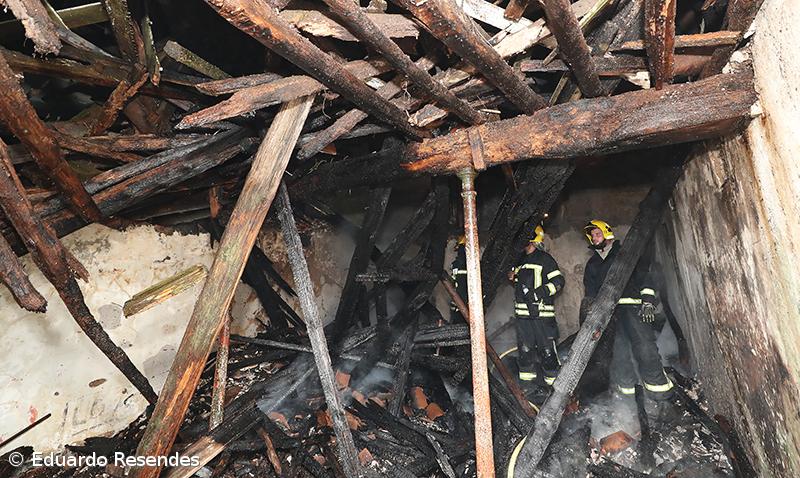 Incêndio em edíficio desabitado nas Laranjeiras – Imagem 5