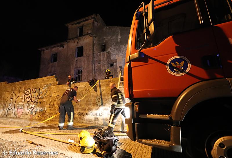 Incêndio em edíficio desabitado nas Laranjeiras – Imagem 6