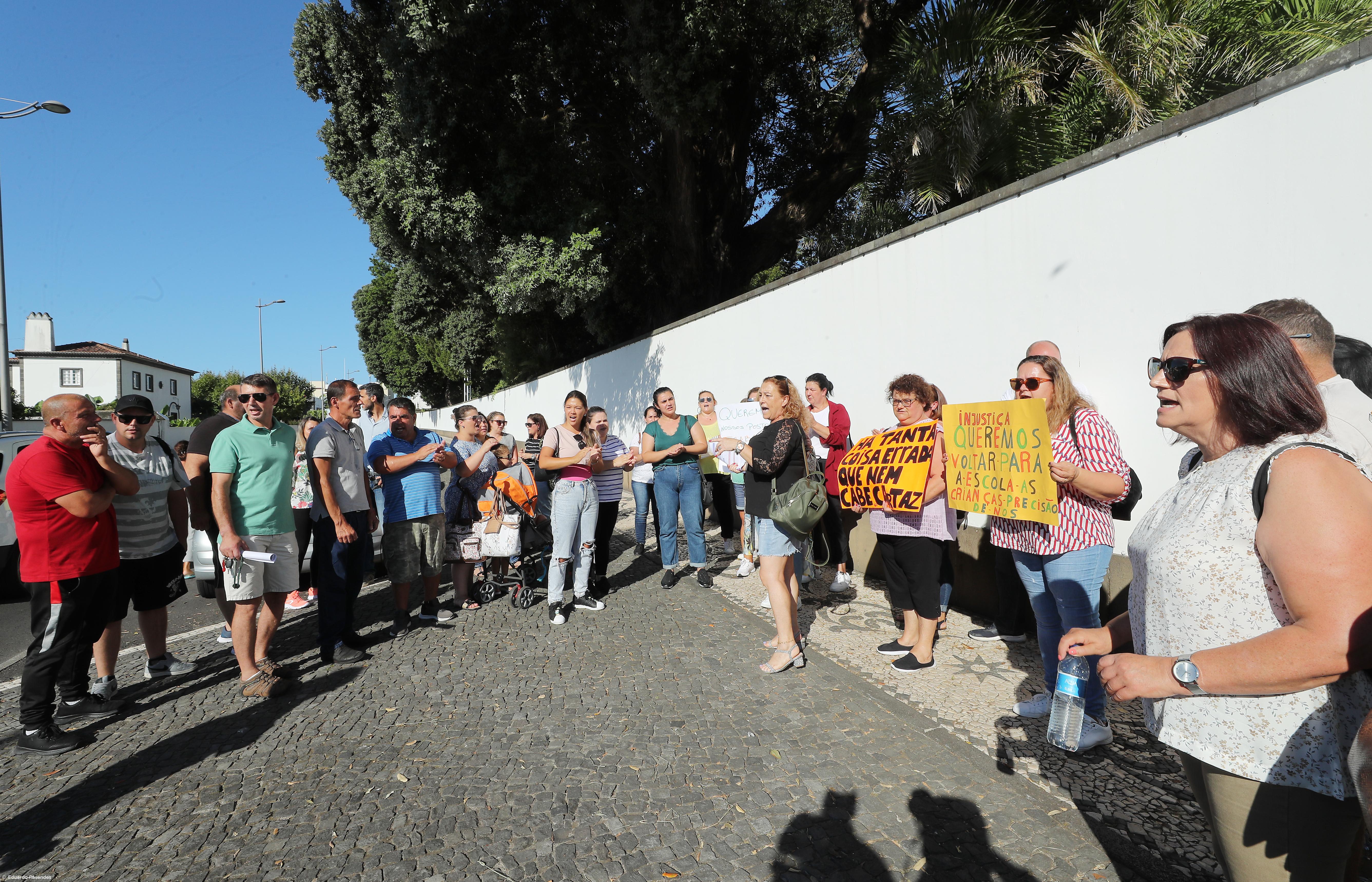 Assistentes operacionais e bolseiros vão manifestar-se pelo fim da precariedade em frente ao Palácio de Santana – Imagem 1