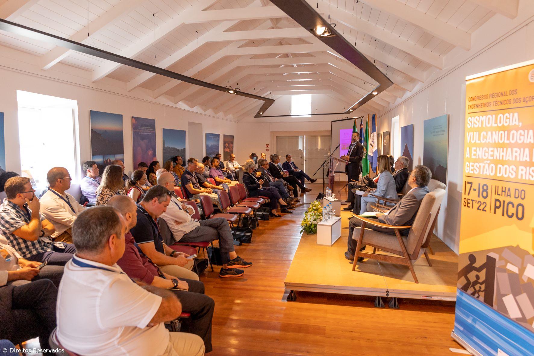 Engenheiros técnicos preocupados com “resiliência” do edificado insular – Imagem 1