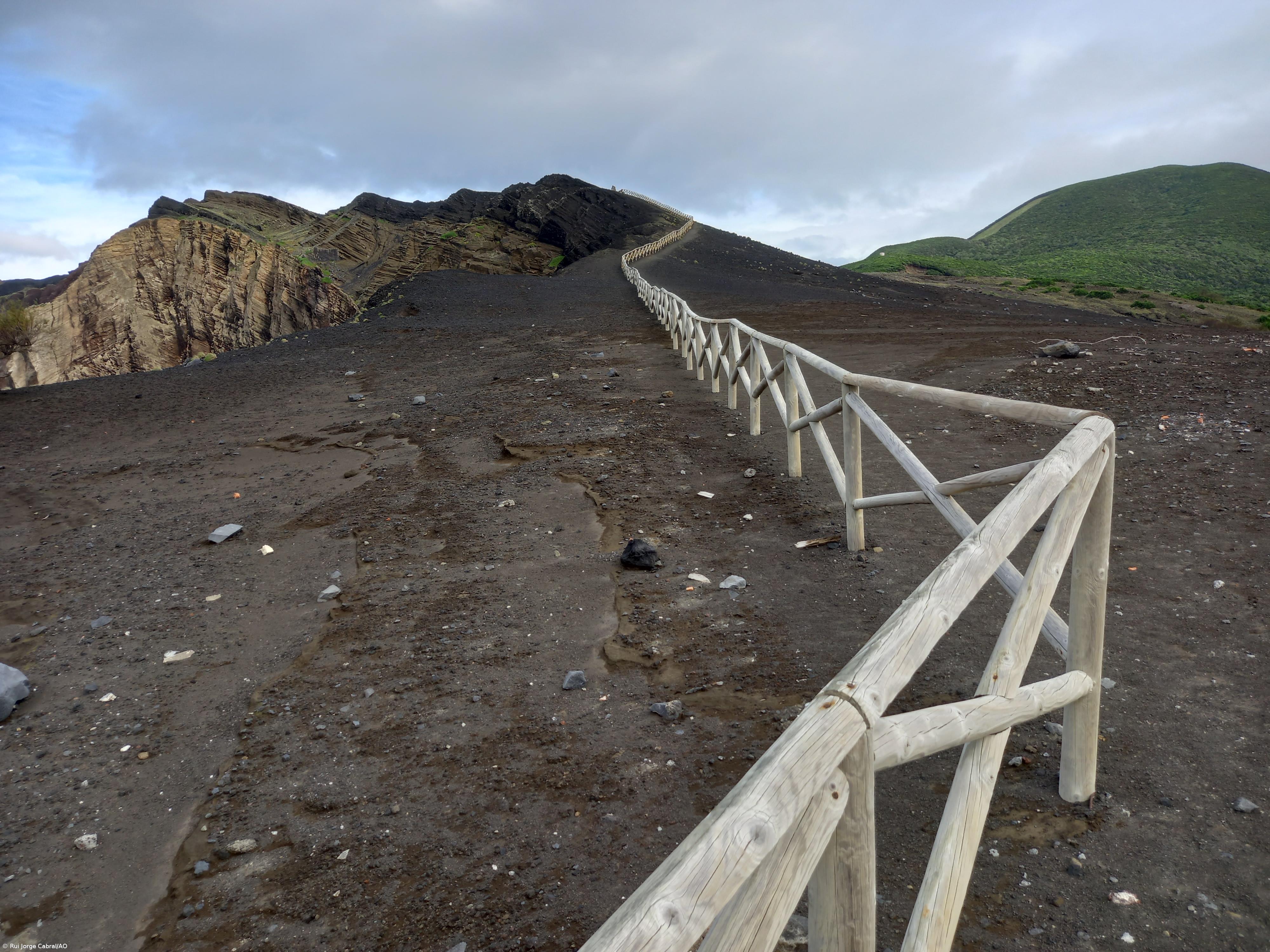Erupção do vulcão dos Capelinhos escureceu céu do Faial há 65 anos – Imagem 2