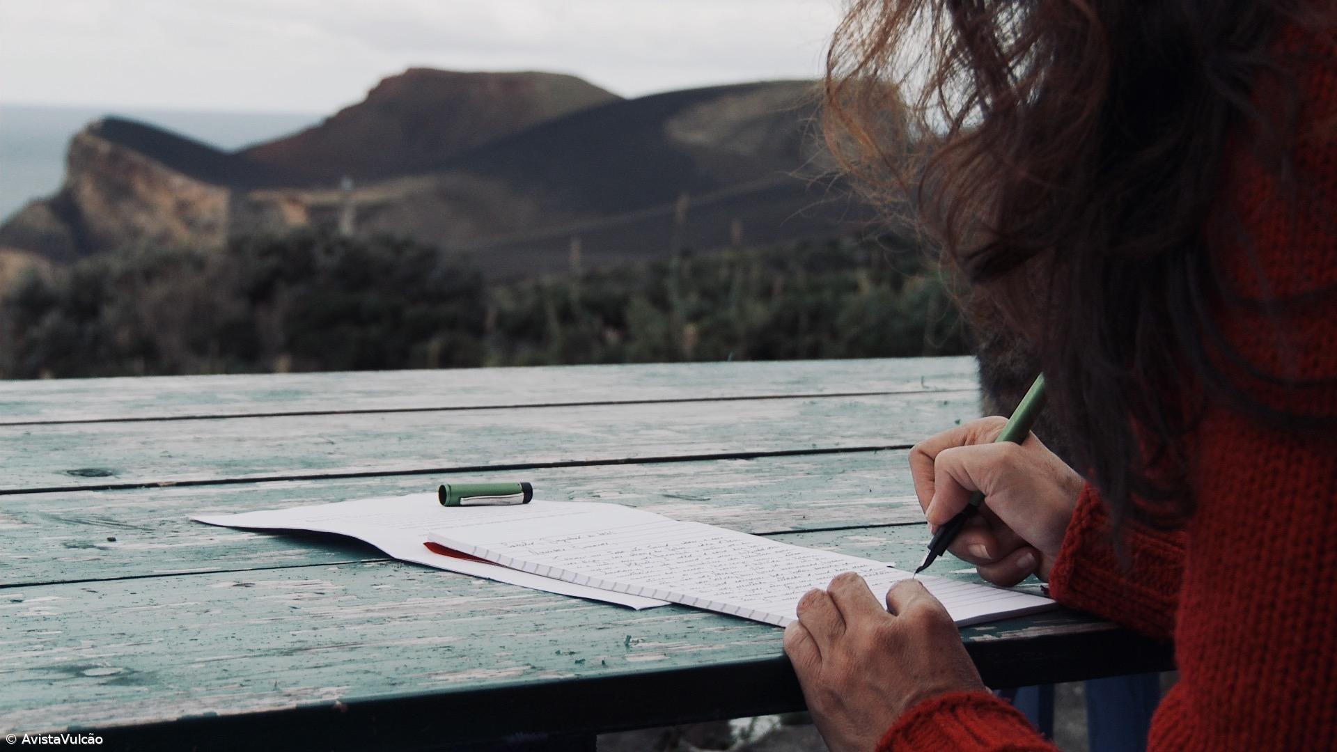 Cartas resgatadas ao esquecimento contam histórias de vida e do vulcão – Imagem 1