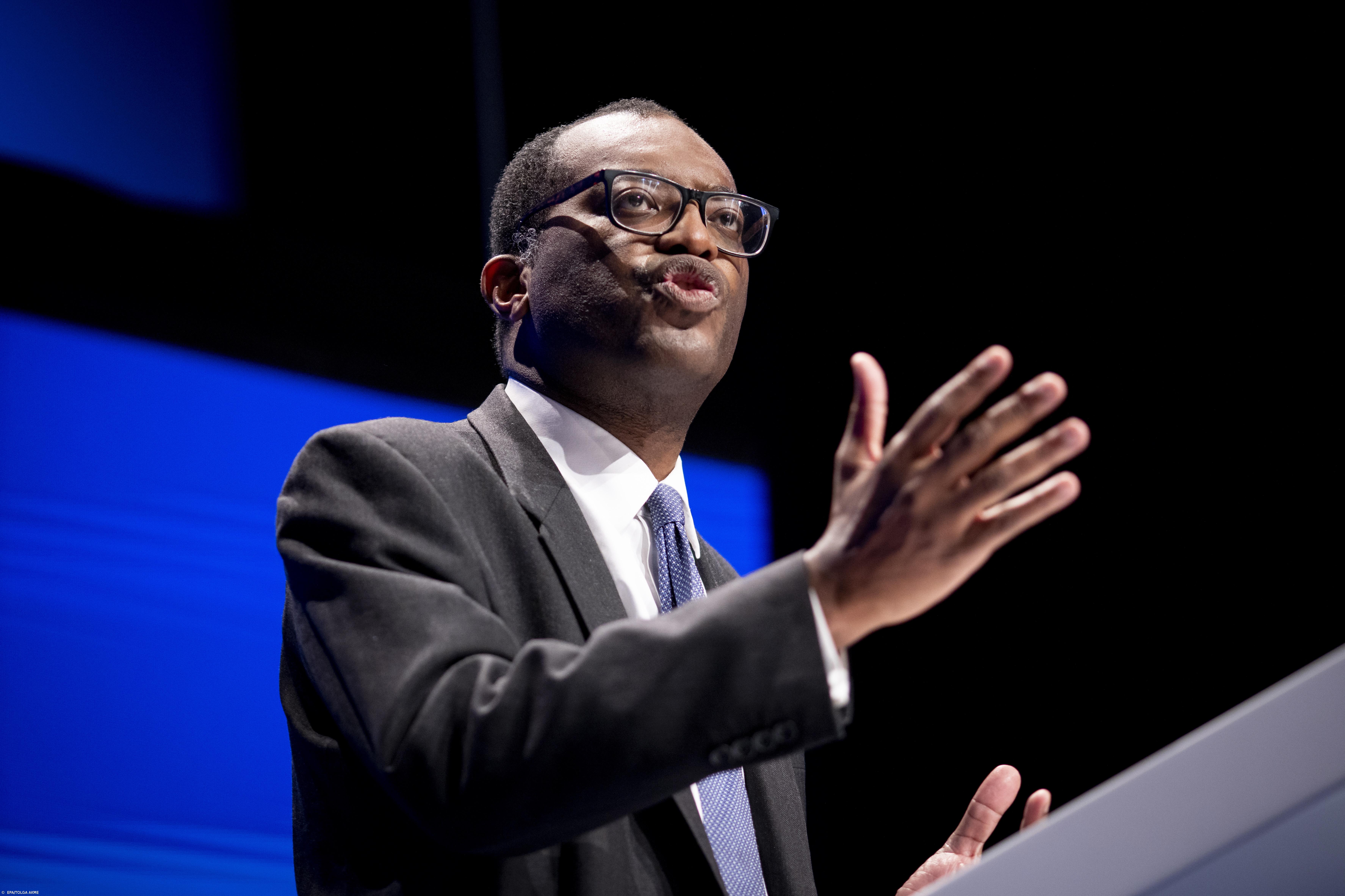 Ministro das Finanças britânico promete fim de “distrações” e concentrar-se na economia – Imagem 1