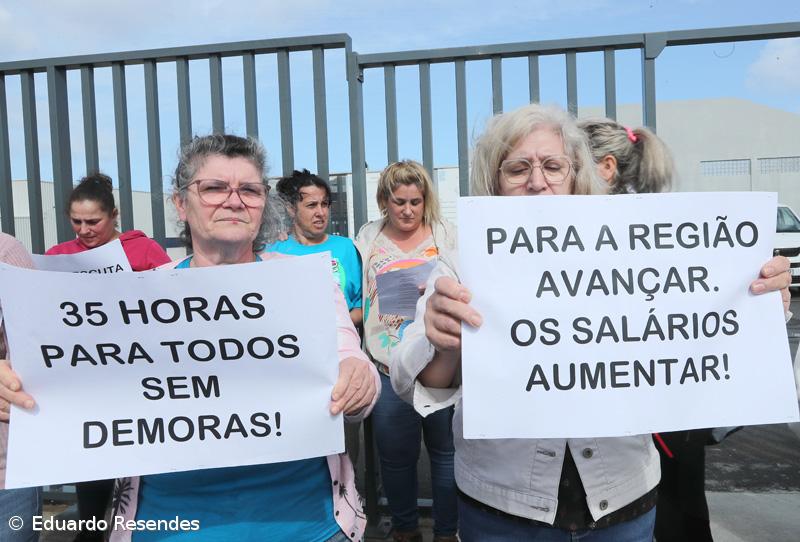 Manifestação à porta de conserveira junta cerca de 60 trabalhadoras em Rabo de Peixe – Imagem 6