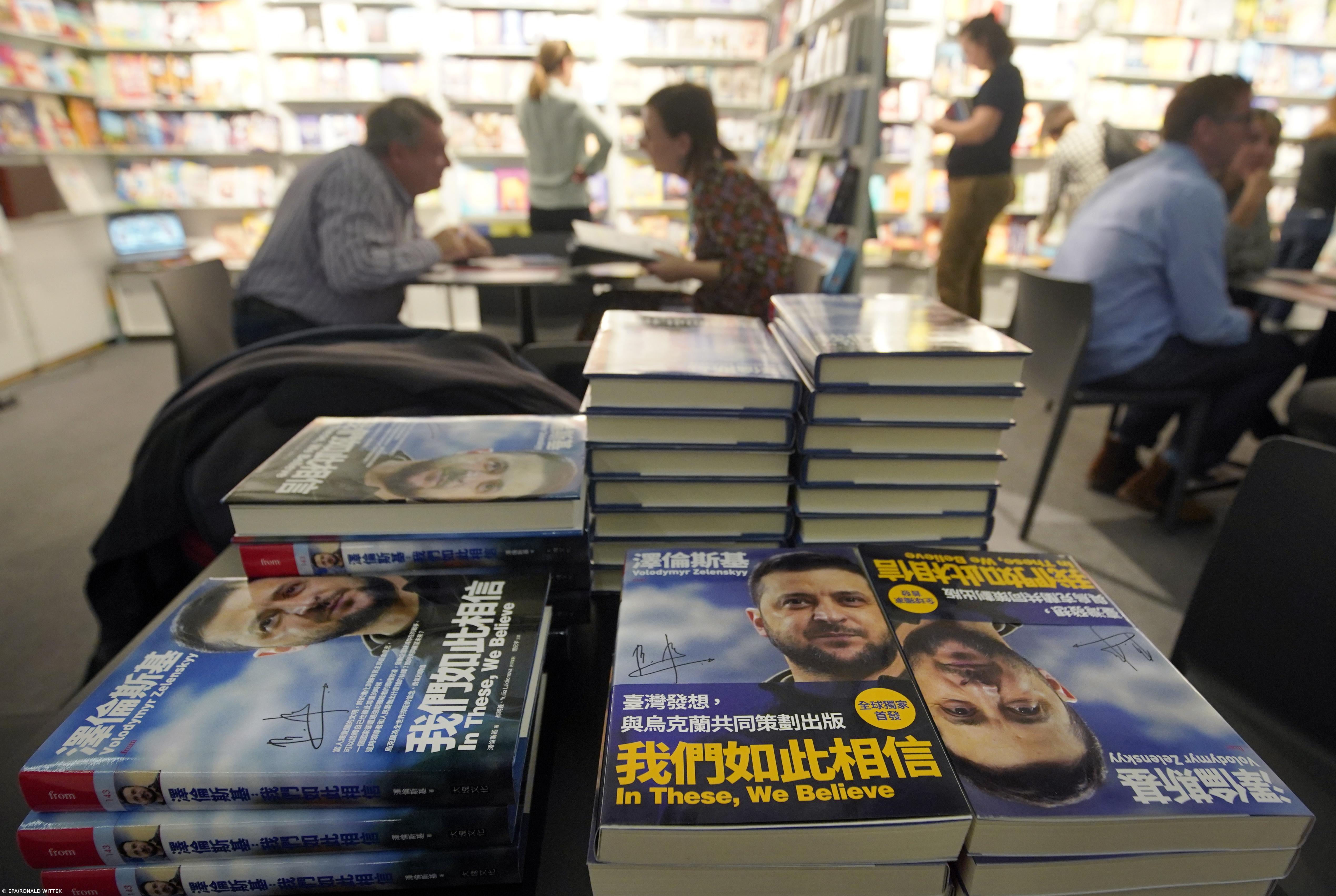 Livro de Zelensky com alguns dos seus principais discursos chega em dezembro – Imagem 1