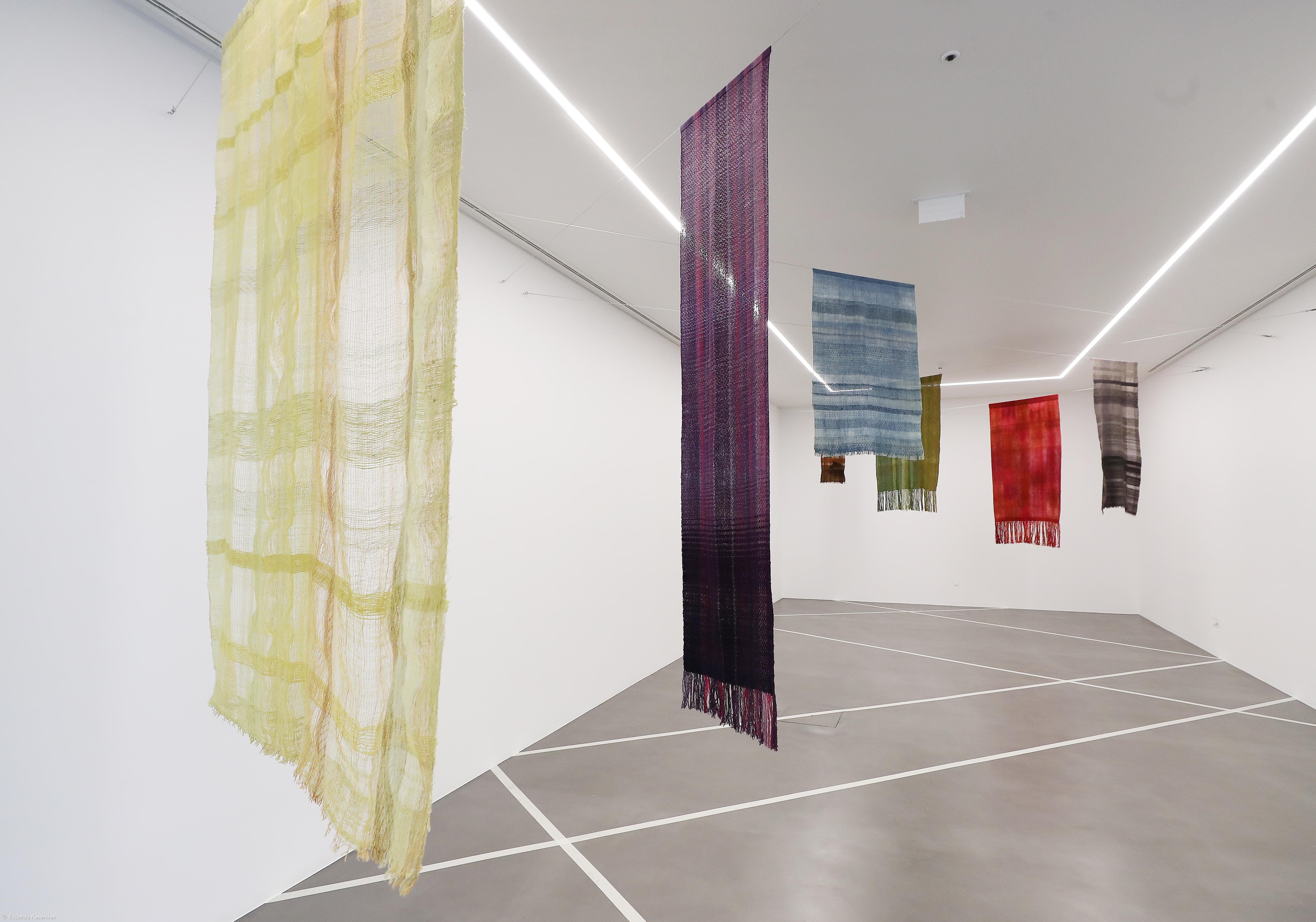 Design e artesanato cruzam-se em ‘Este cinzento é água e ar’  – Imagem 2