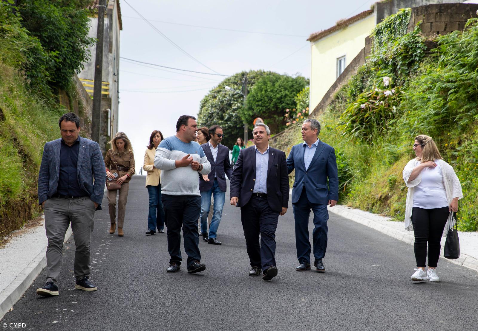 Câmara de Ponta Delgada inicia obras de pavimentação em quatro ruas de Santa Bárbara – Imagem 1