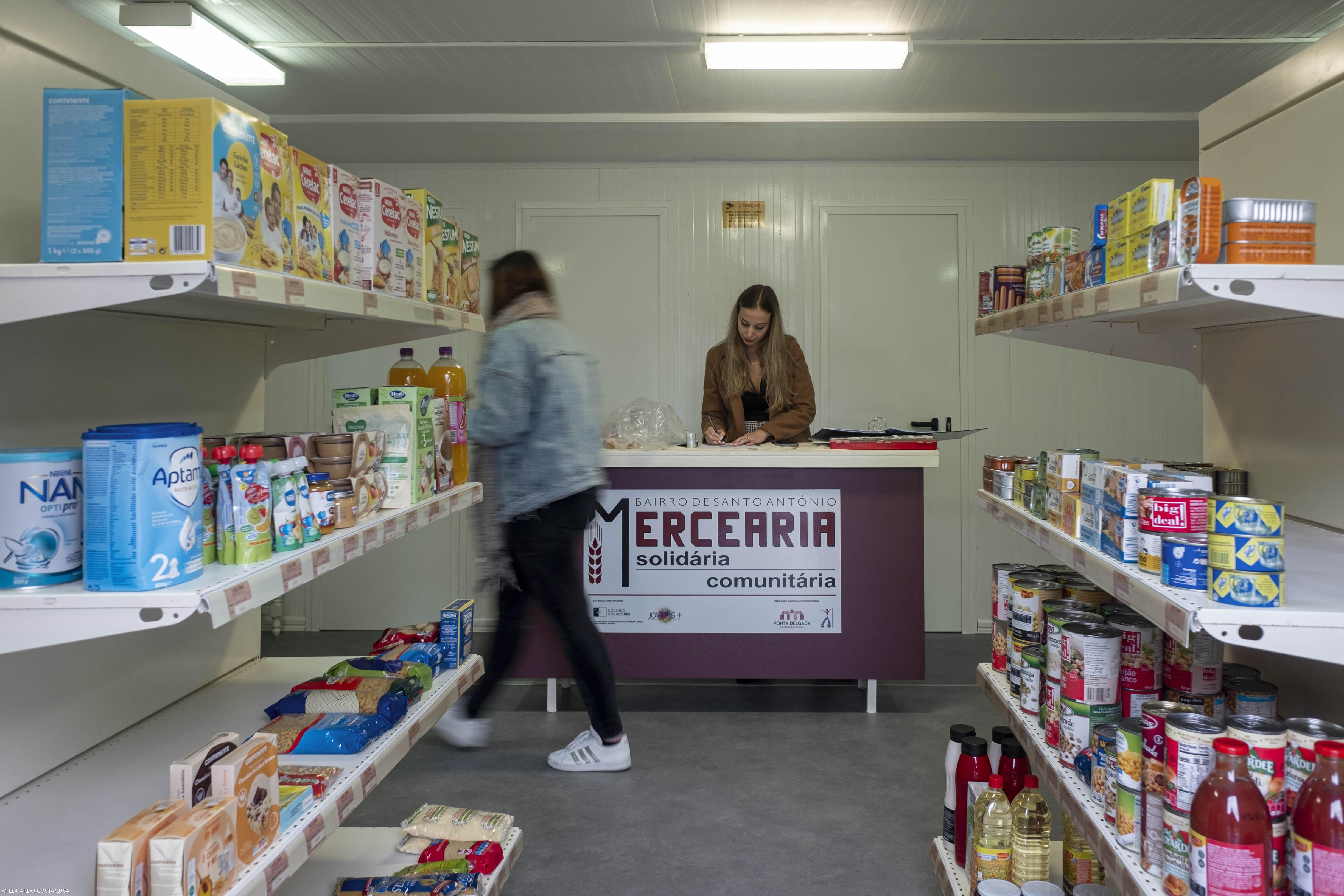 Mercearia solidária em Ponta Delgada "é boia de salvação" para famílias de fracos recursos – Imagem 1