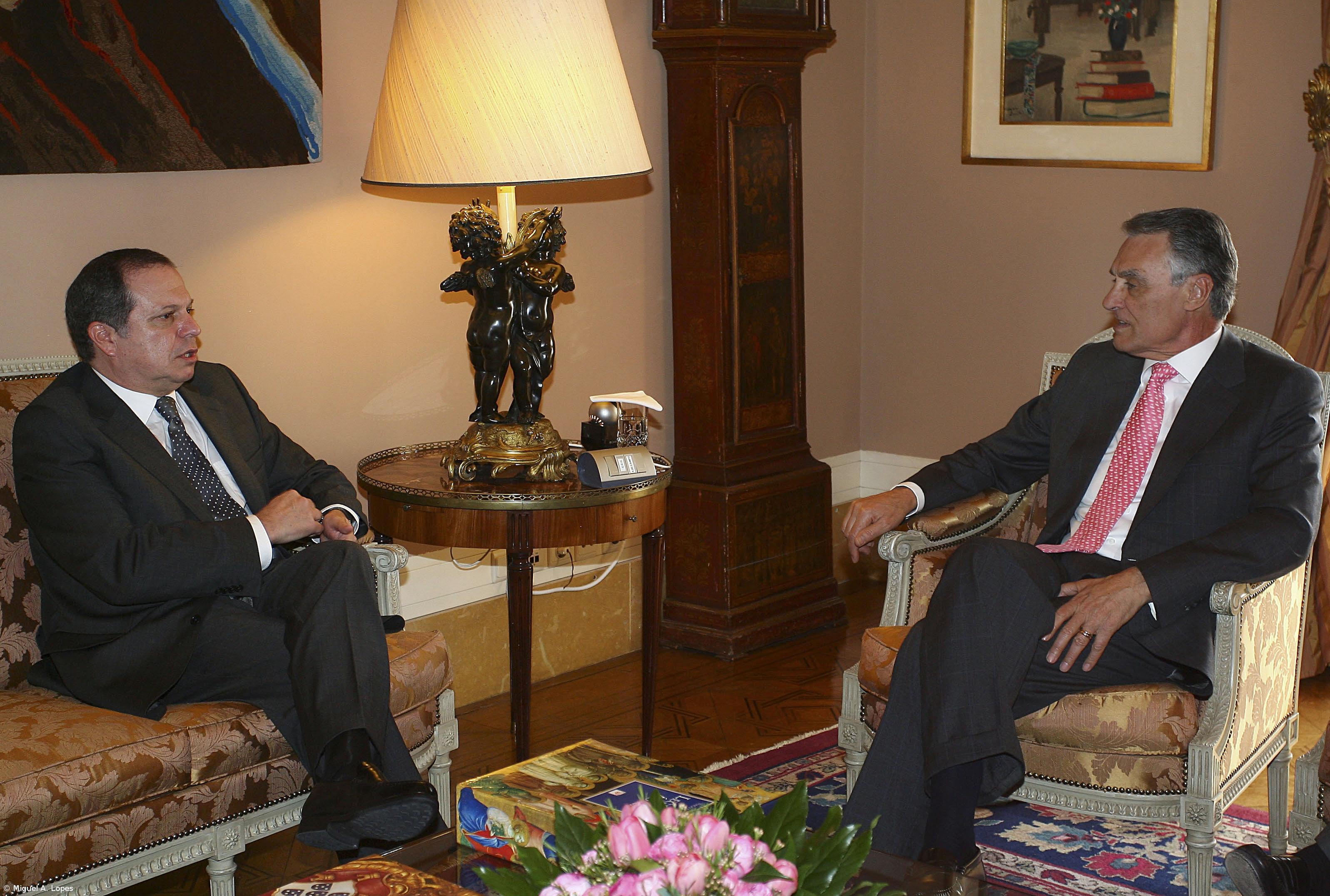 Carlos César espera colaboração “activa” de Cavaco Silva – Imagem 1