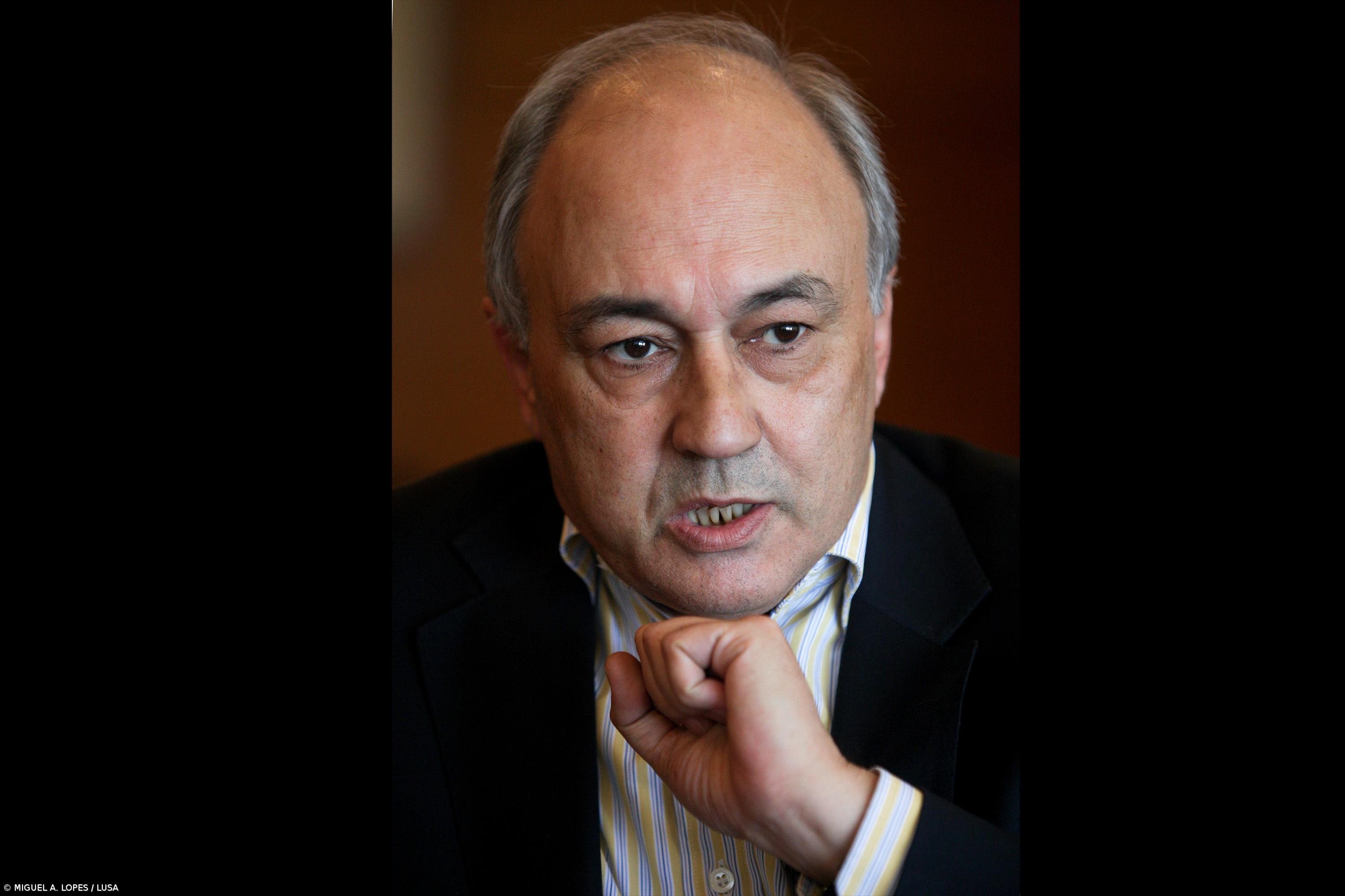 Funeral do escritor realiza-se quarta-feira no Teatro Camões – Imagem 1