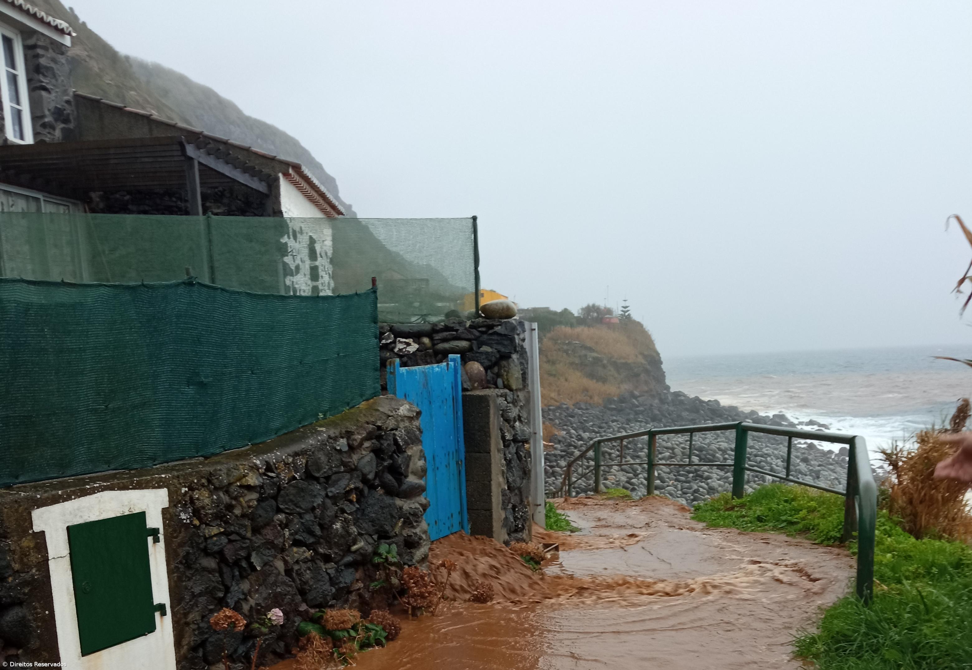 Pedida intervenção na Rocha da Relva para evitar “uma desgraça” – Imagem 2