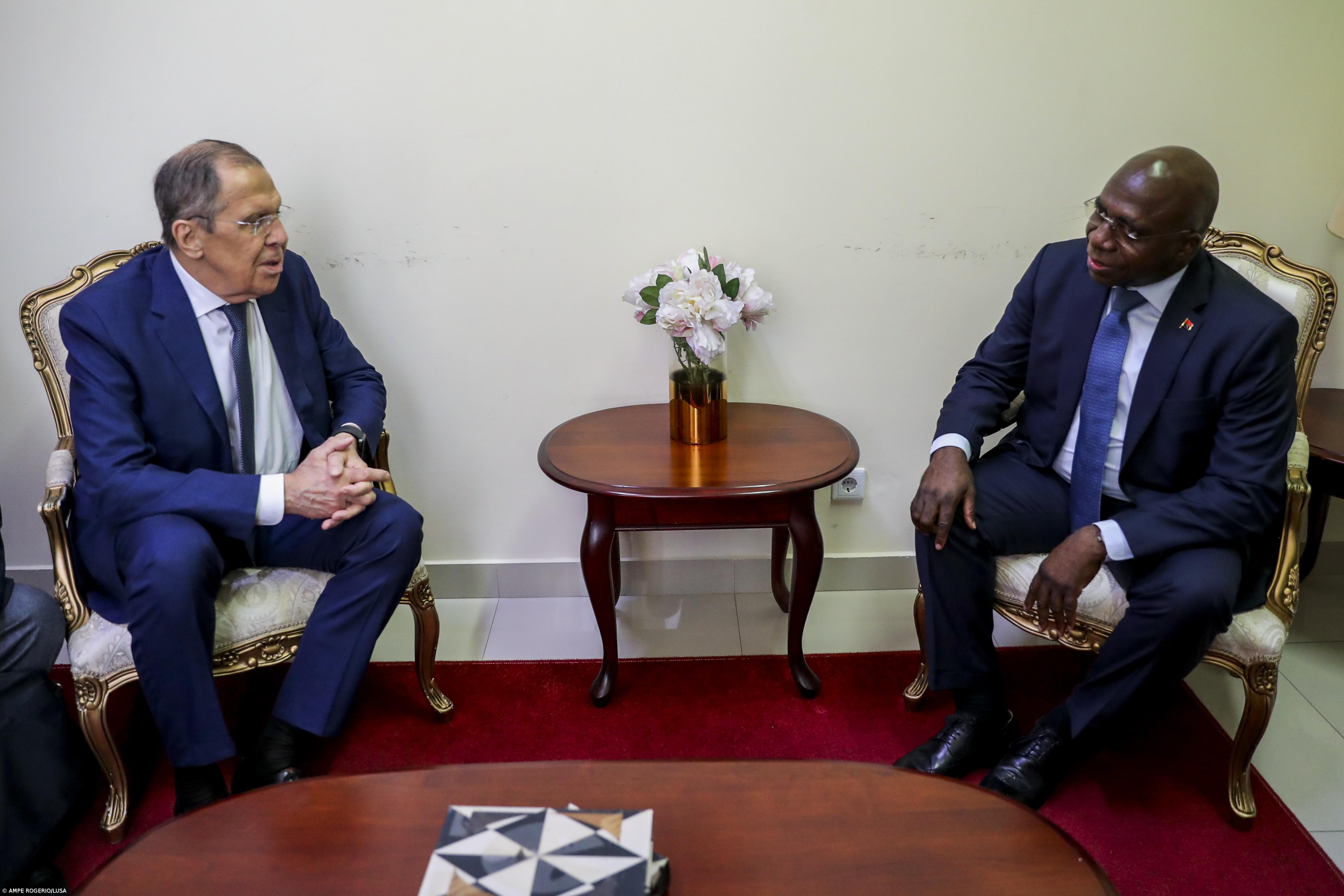 Angola insiste em cessar-fogo na Ucrânia com MNE russo a culpar Kiev pelo conflito  – Imagem 1