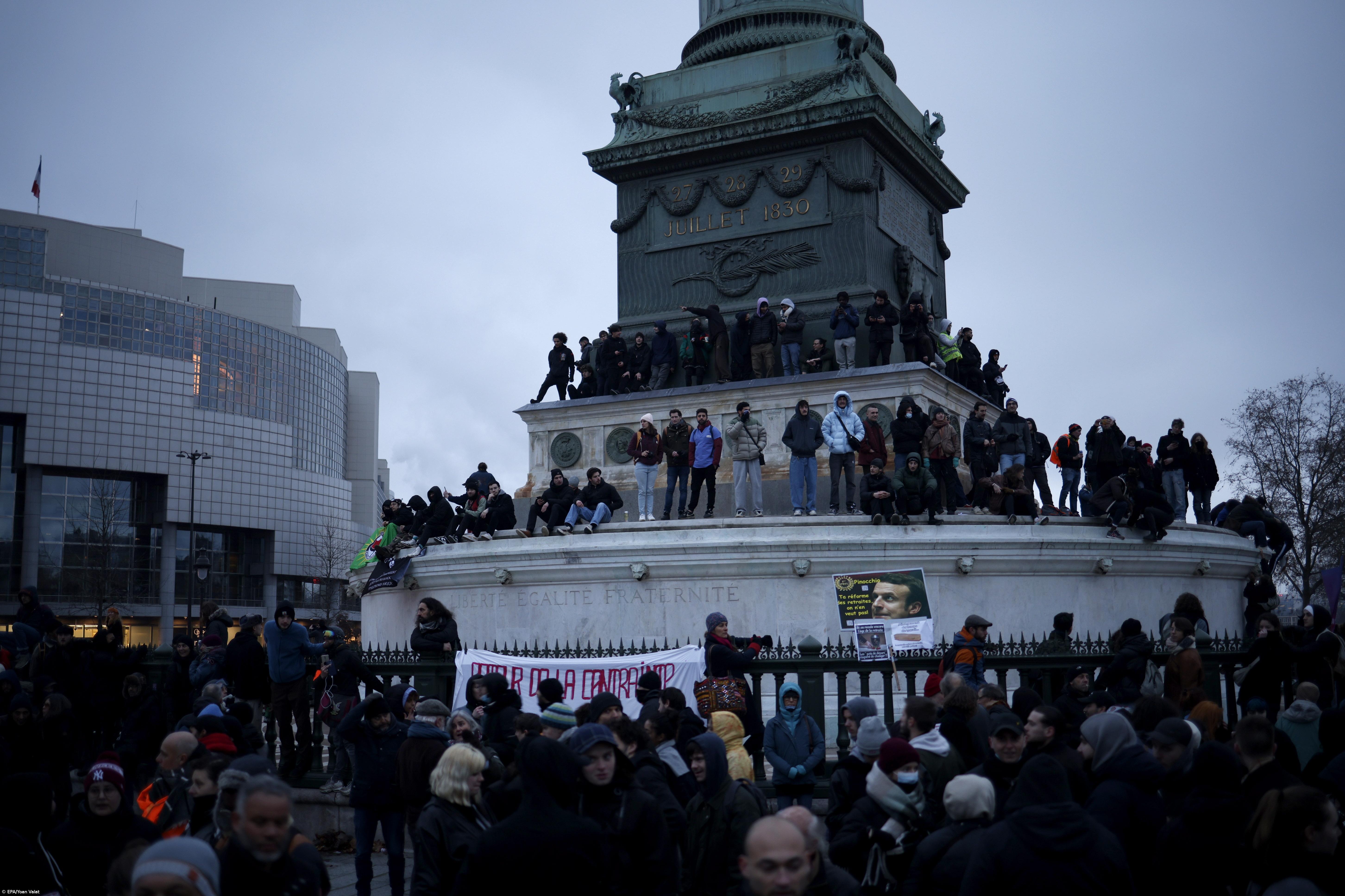 Greve em França contra reforma das pensões está a bloquear refinarias – Imagem 1