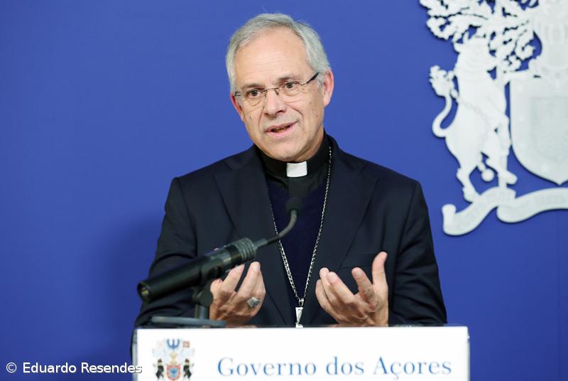 A cruz “não é uma maldição, mas Evangelho, amor que salva”, afirma bispo de Angra na celebração da Paixão – Imagem 1