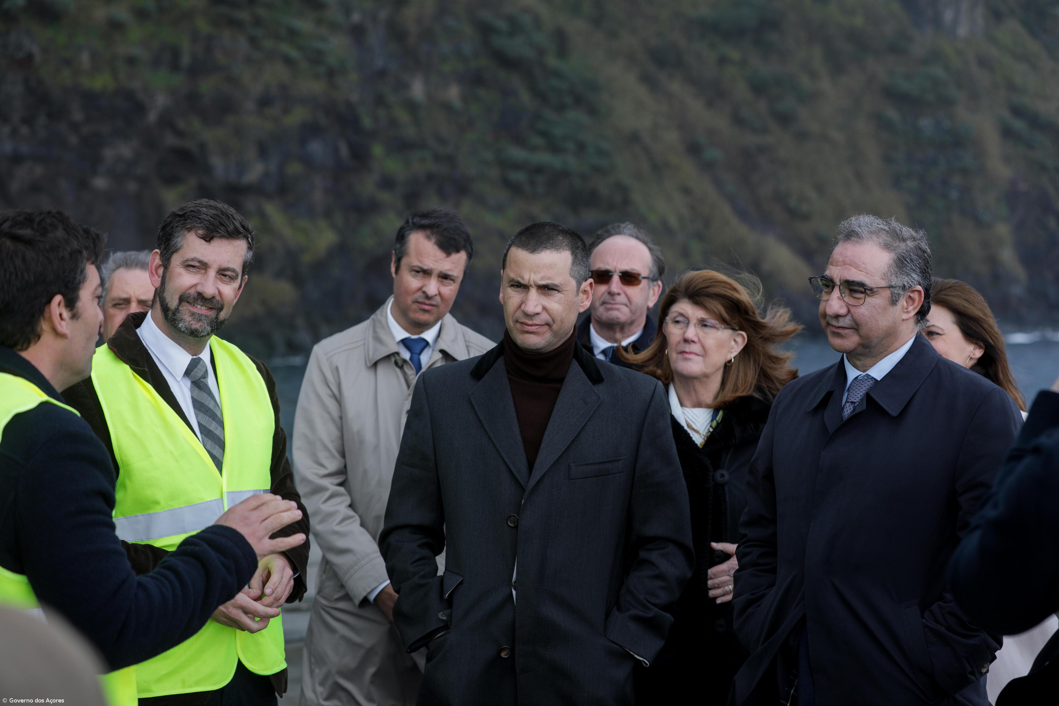 Bolieiro saúda Ministro das Infraestruturas por constatar ‘in loco’ danos causados pelas intempéries ao Porto das Lajes das Flores  – Imagem 1