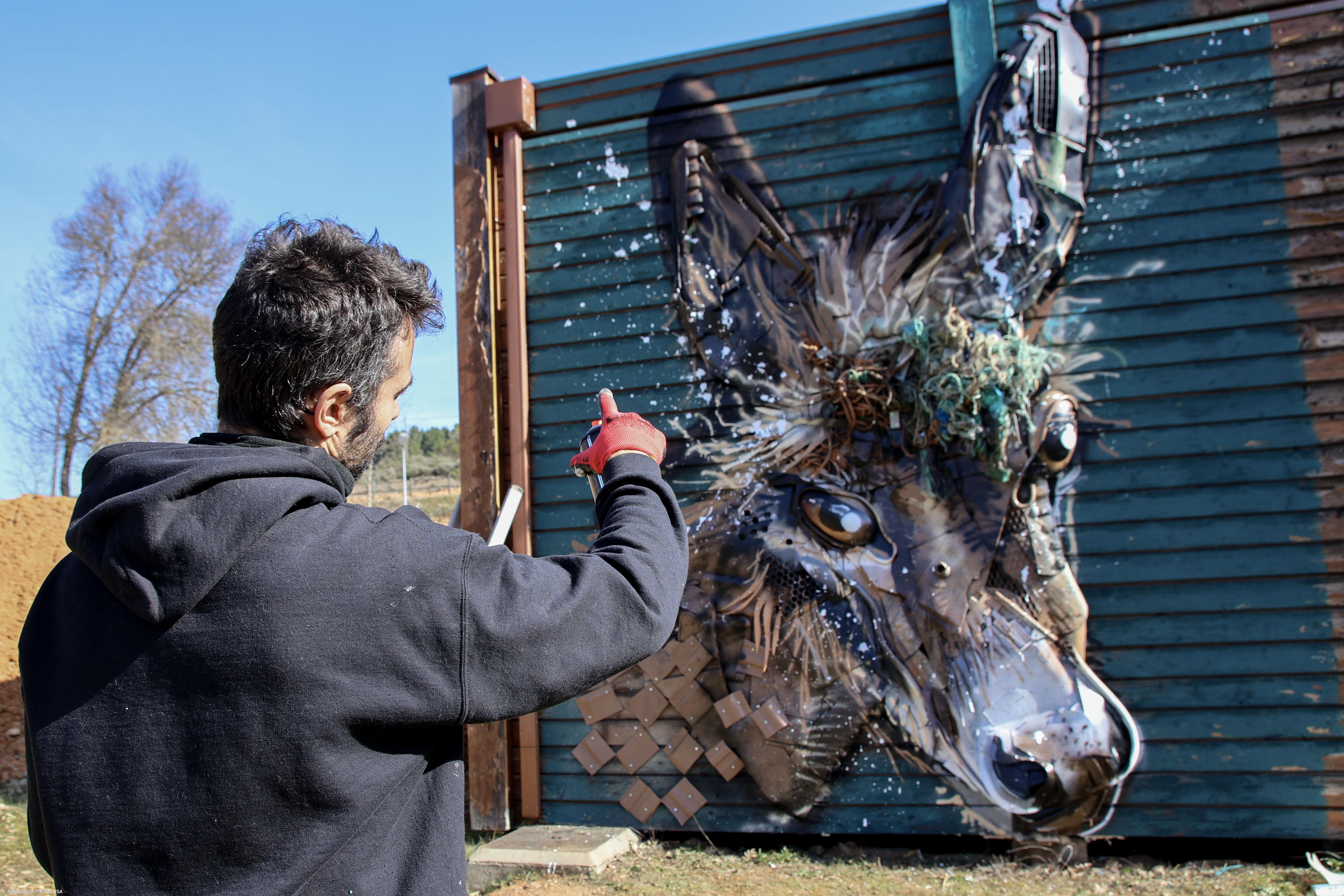 Bordalo II instala em Vimioso dois murais dedicados ao burro de Miranda – Imagem 1