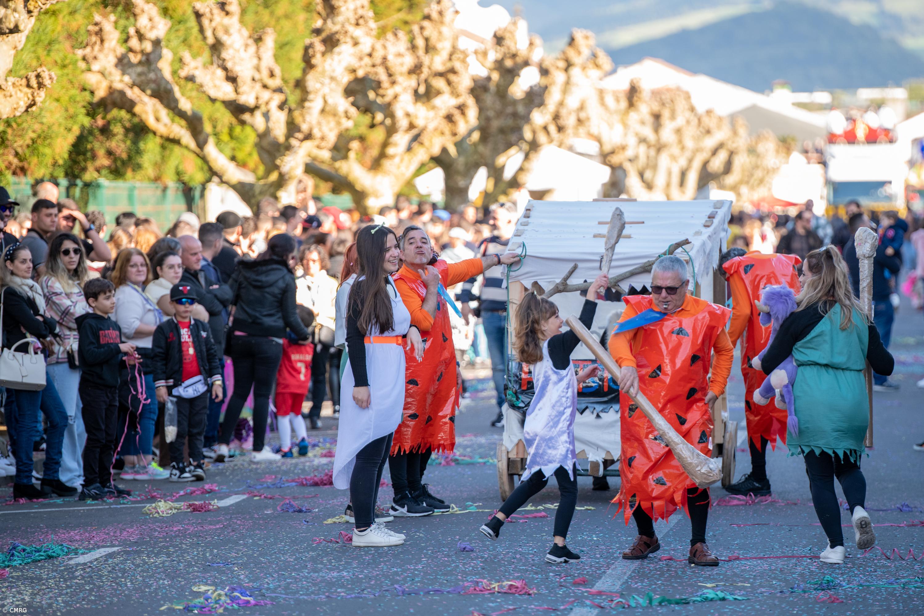 Corso carnavalesco no Pico da Pedra (Galeria Fotográfica) – Imagem 7