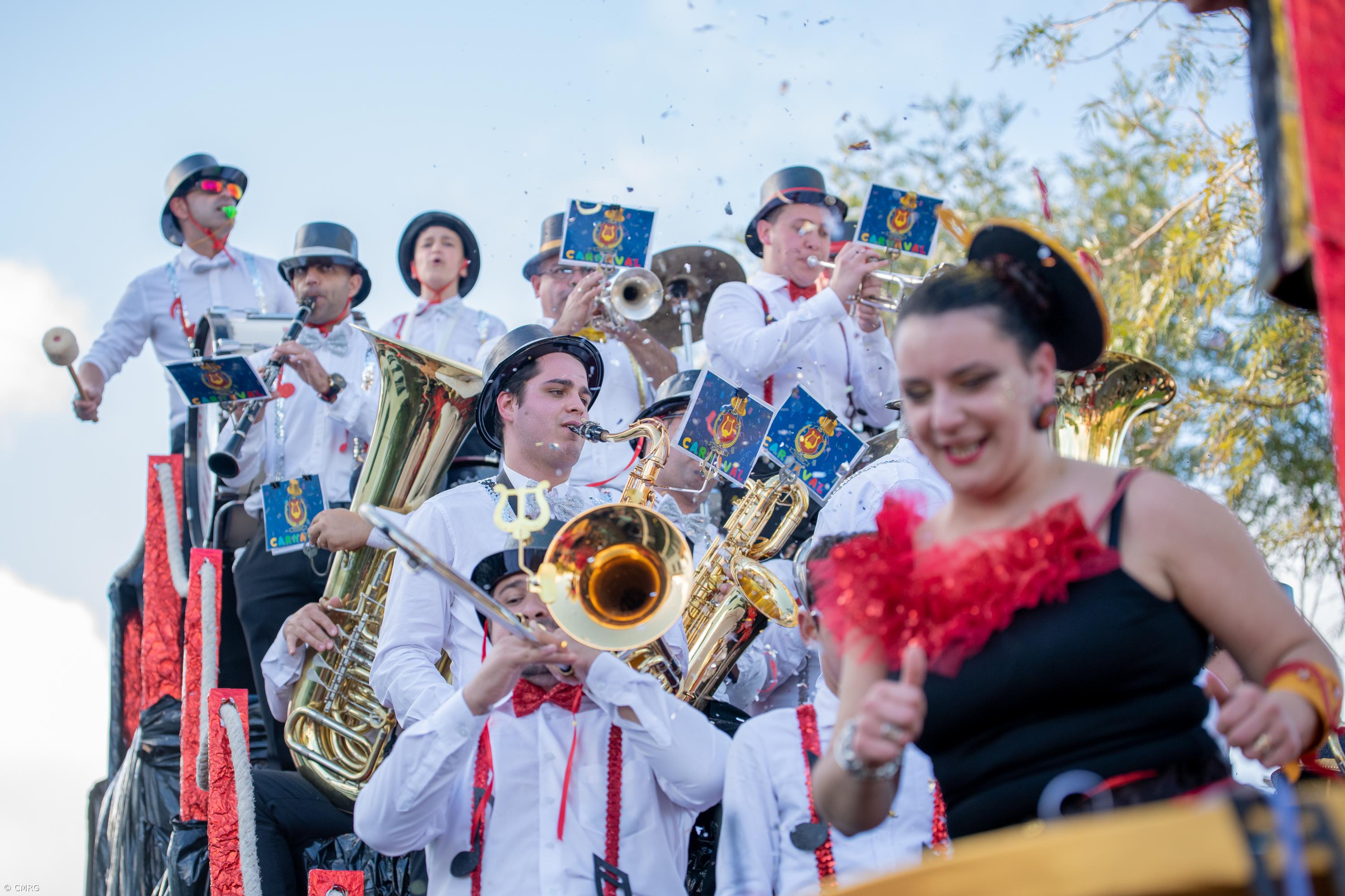 Corso carnavalesco no Pico da Pedra (Galeria Fotográfica) – Imagem 9