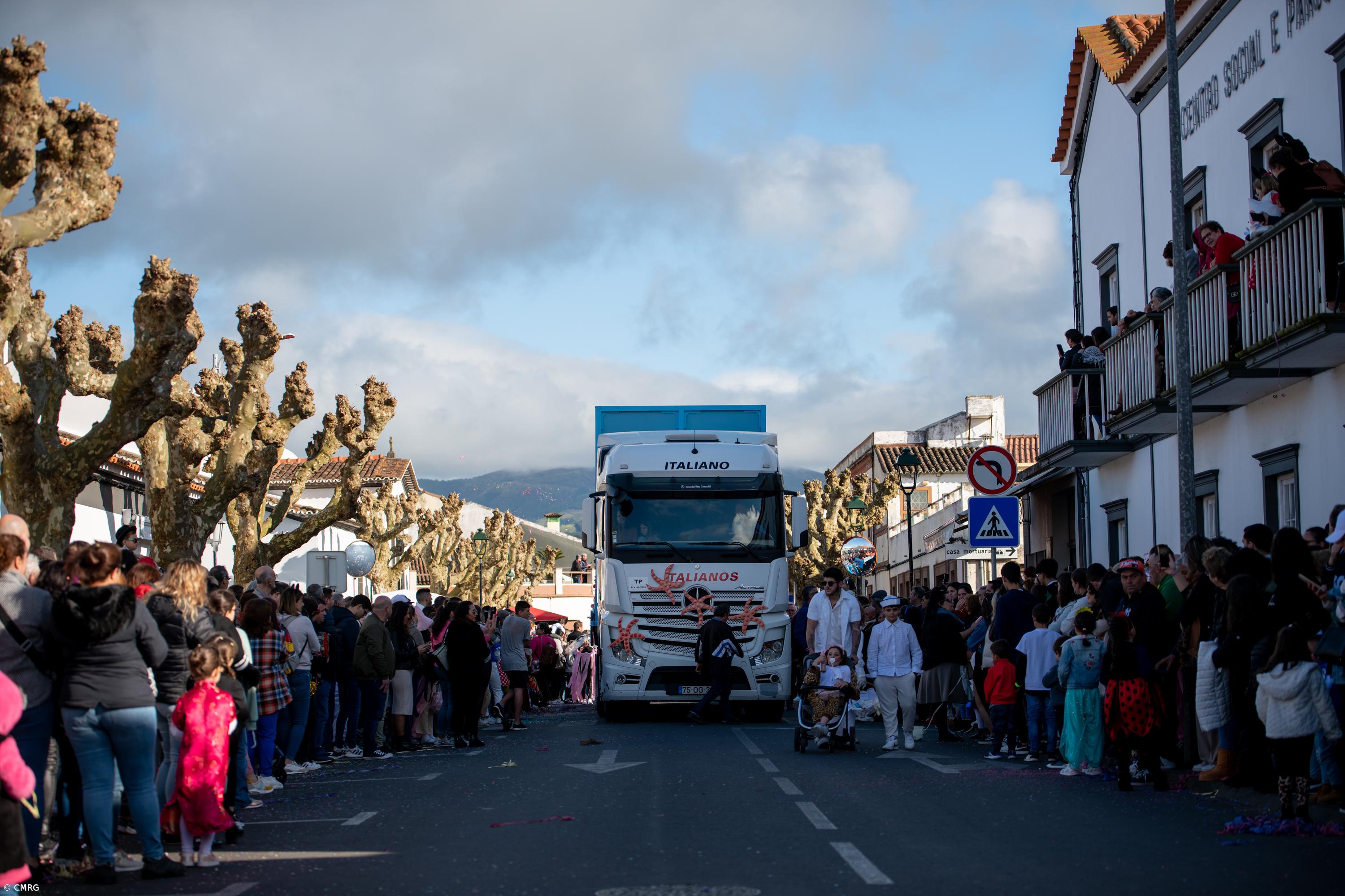 Corso carnavalesco no Pico da Pedra (Galeria Fotográfica) – Imagem 17