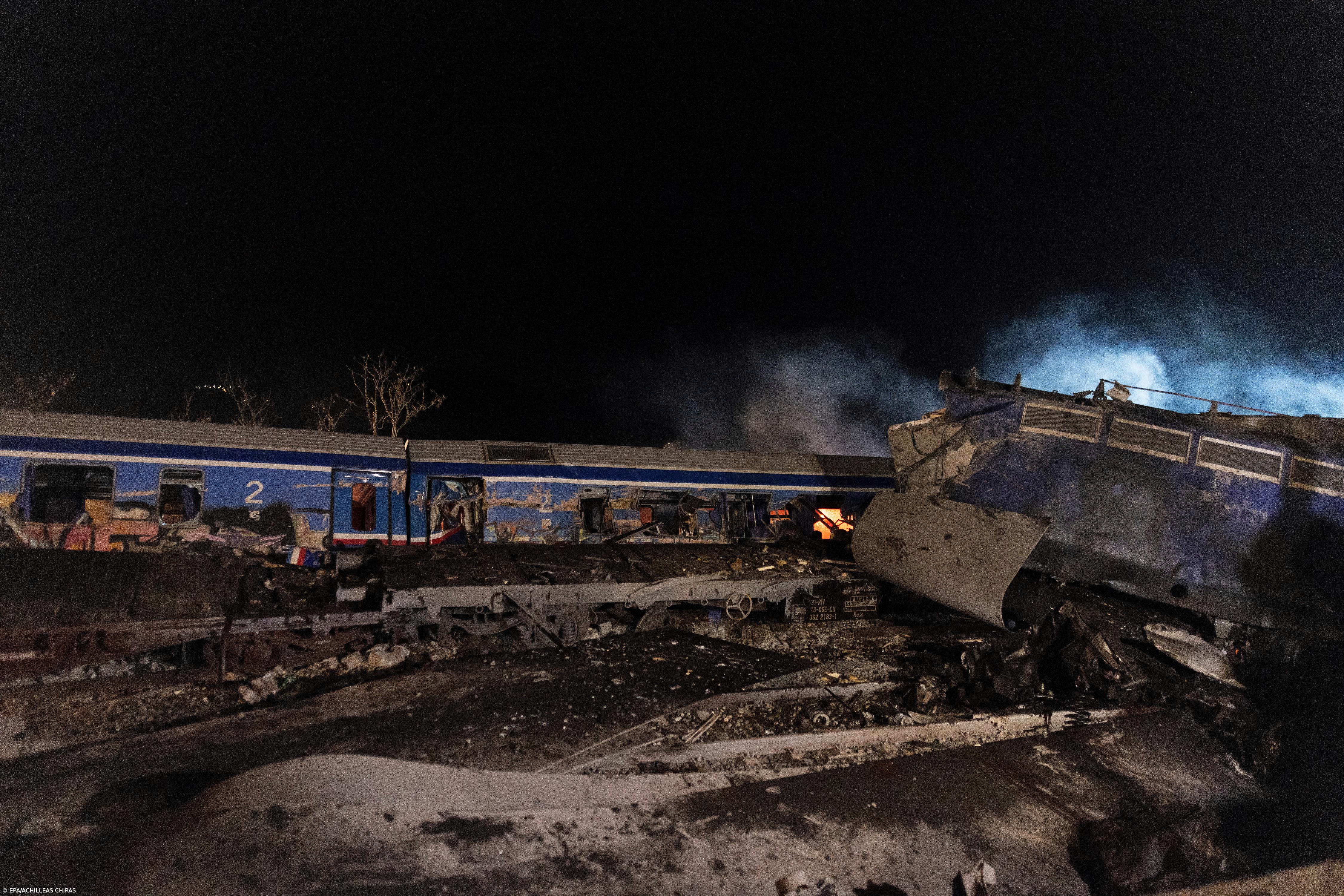 Chefe da estação de comboios preso depois de colisão de dois comboios na Grécia – Imagem 1