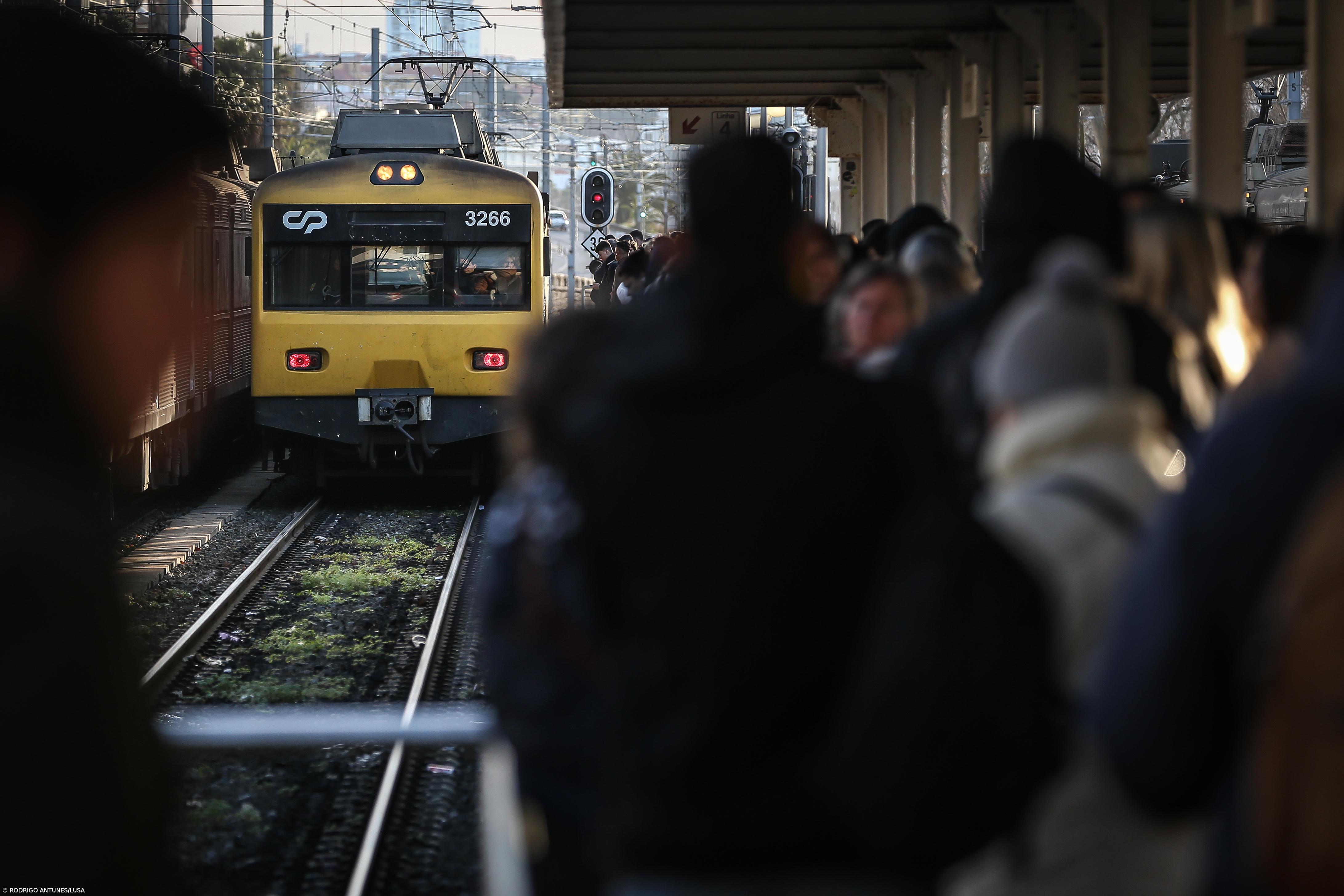 Incidente com comboio na linha de Sintra resultou de "conjugação de vários fatores"  – Imagem 1