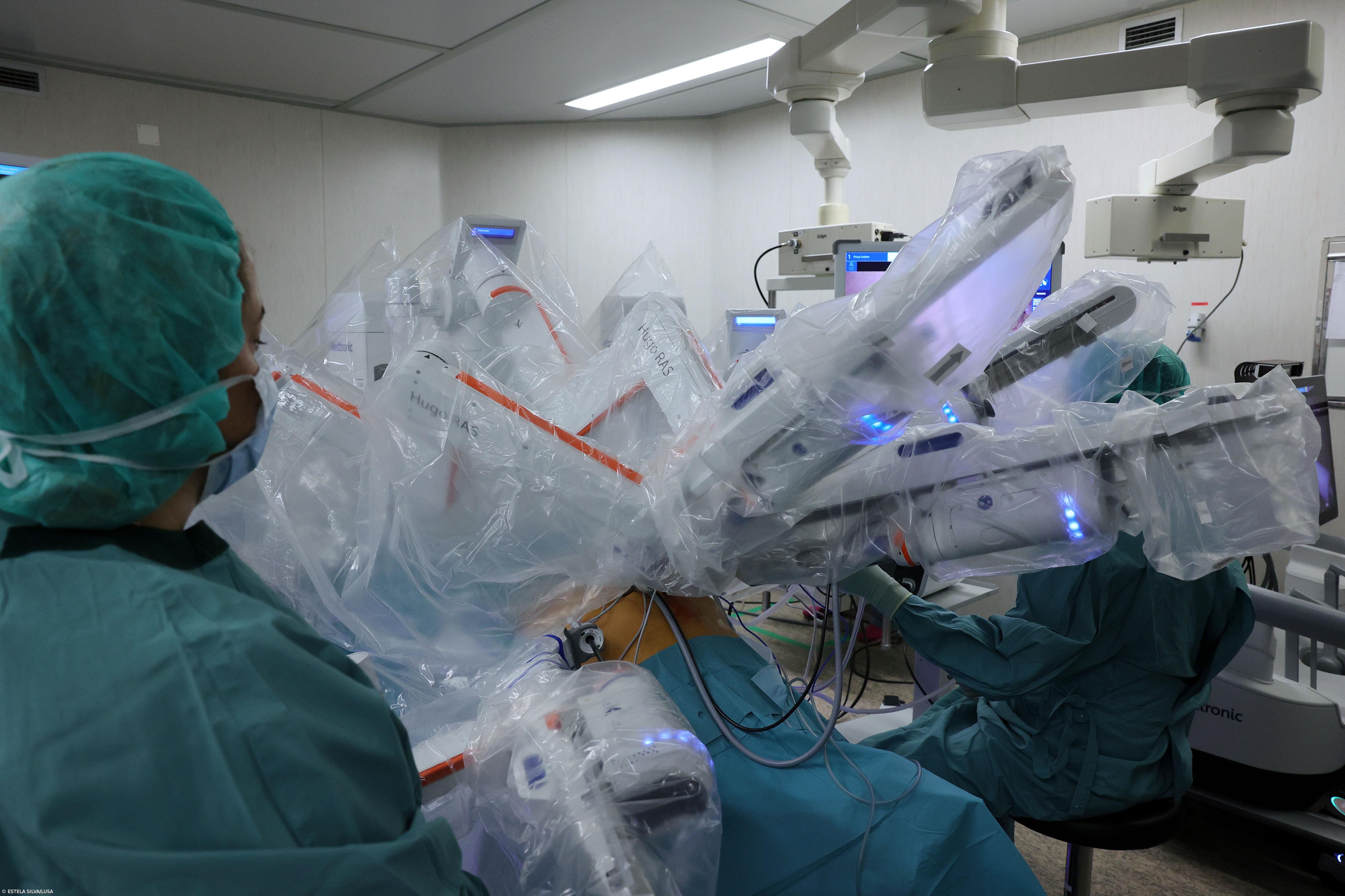 Cirurgias com robot no Santo António, no Porto, reduzem infeções e complicações  – Imagem 1