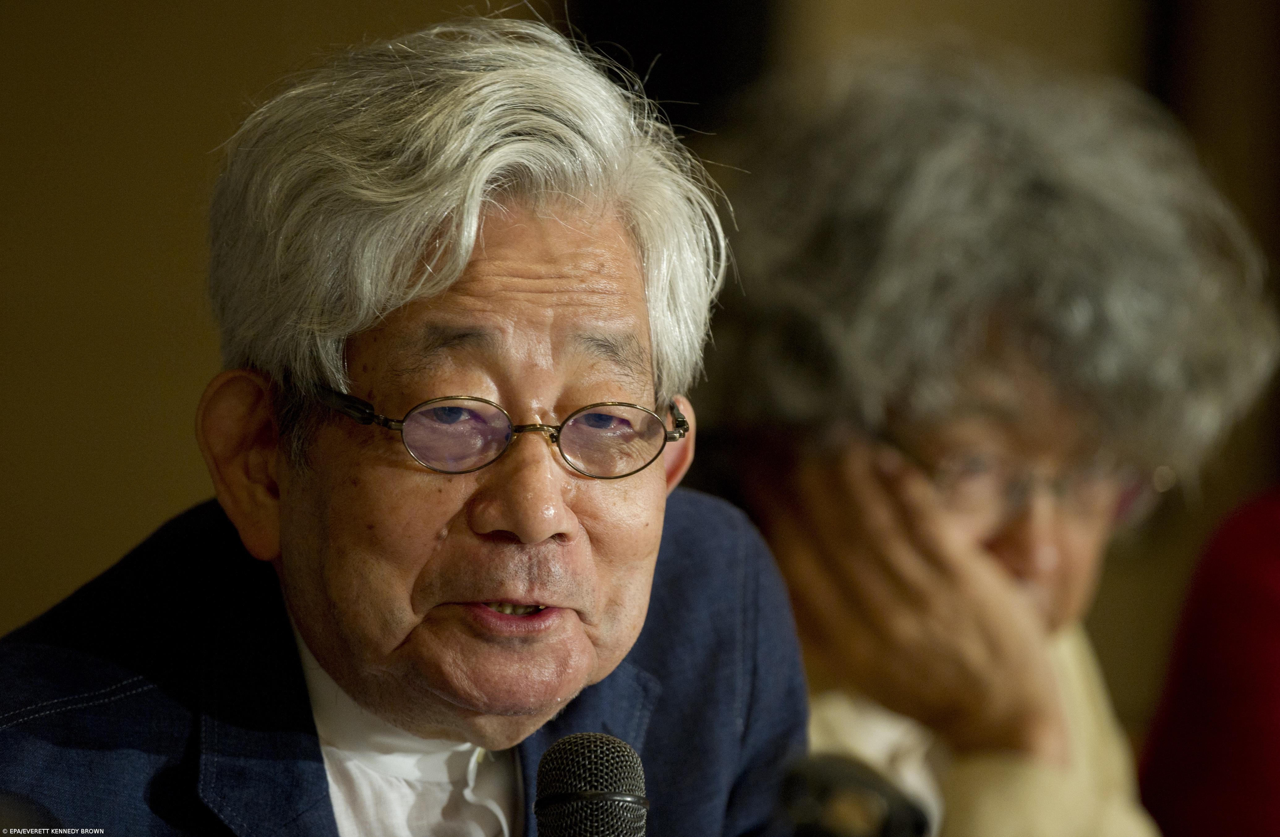 Prémio Nobel da Literatura japonês Kenzaburo Oe morre aos 88 anos – Imagem 1